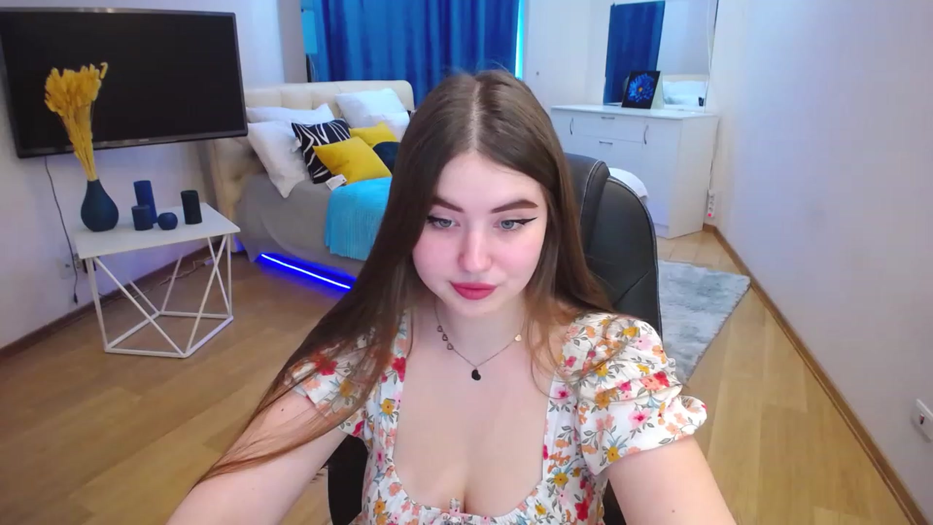 Gallery image thumbnail from AdmireMyEyes's myfreecams stream on, 05/04/2023, 07:46 image 12 of 20