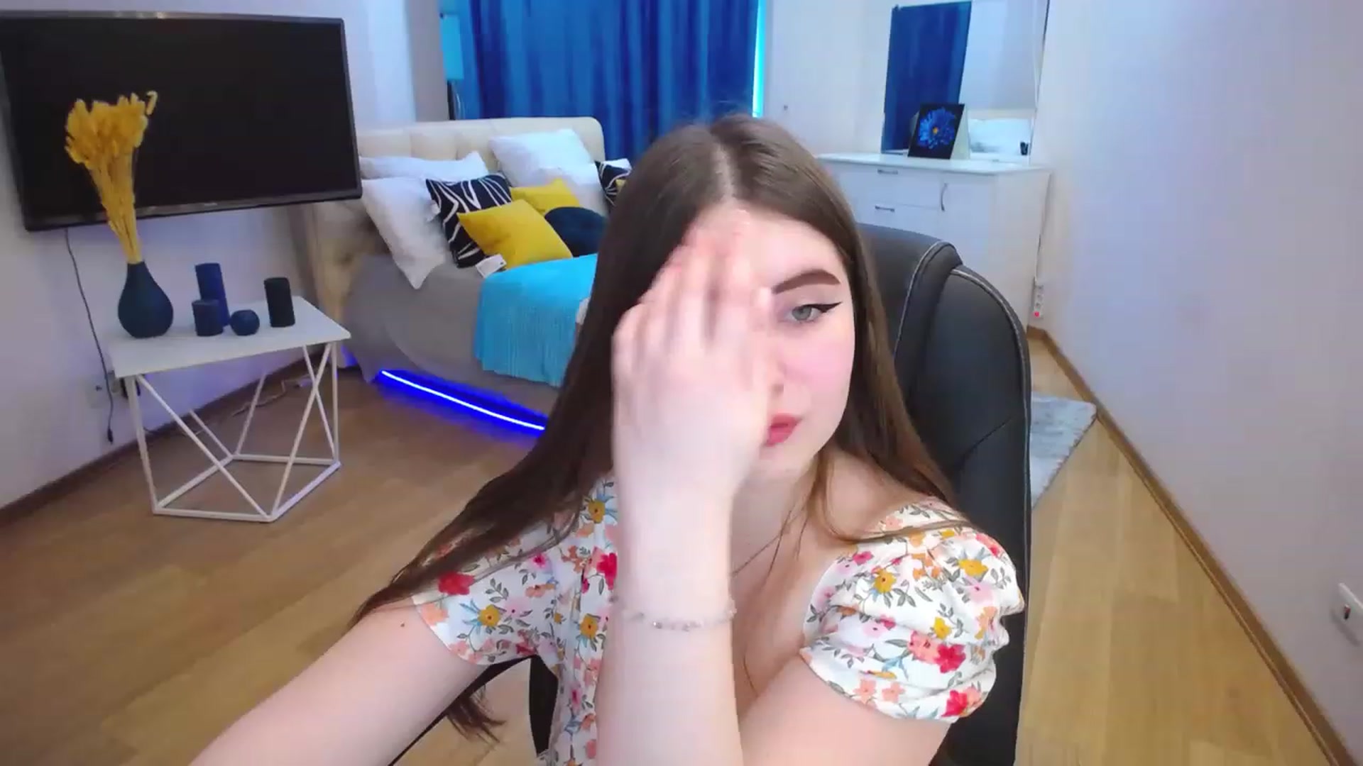 Gallery image thumbnail from AdmireMyEyes's myfreecams stream on, 05/04/2023, 07:46 image 4 of 20