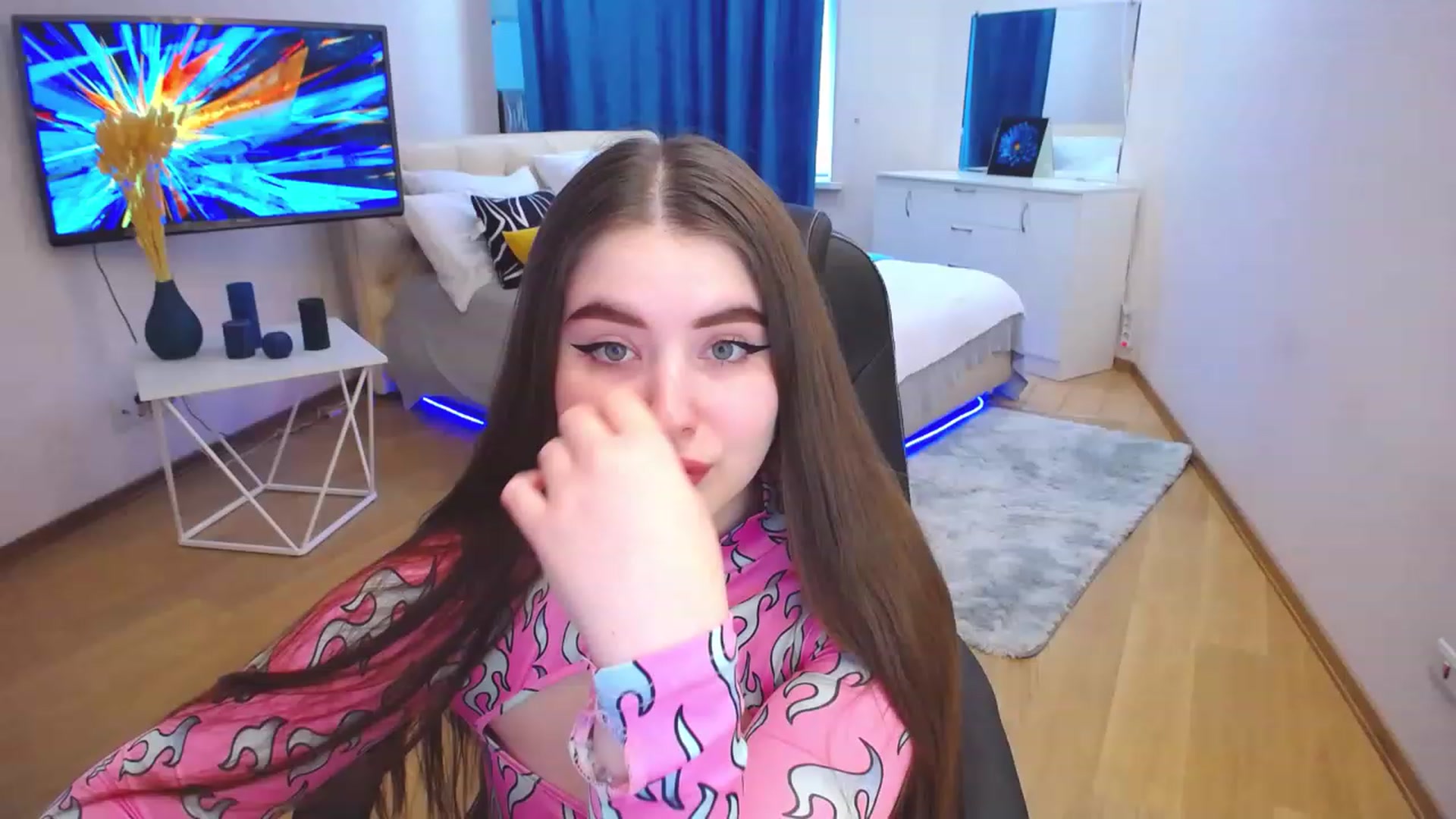 Gallery image thumbnail from AdmireMyEyes's myfreecams stream on, 05/05/2023, 09:46 image 16 of 20