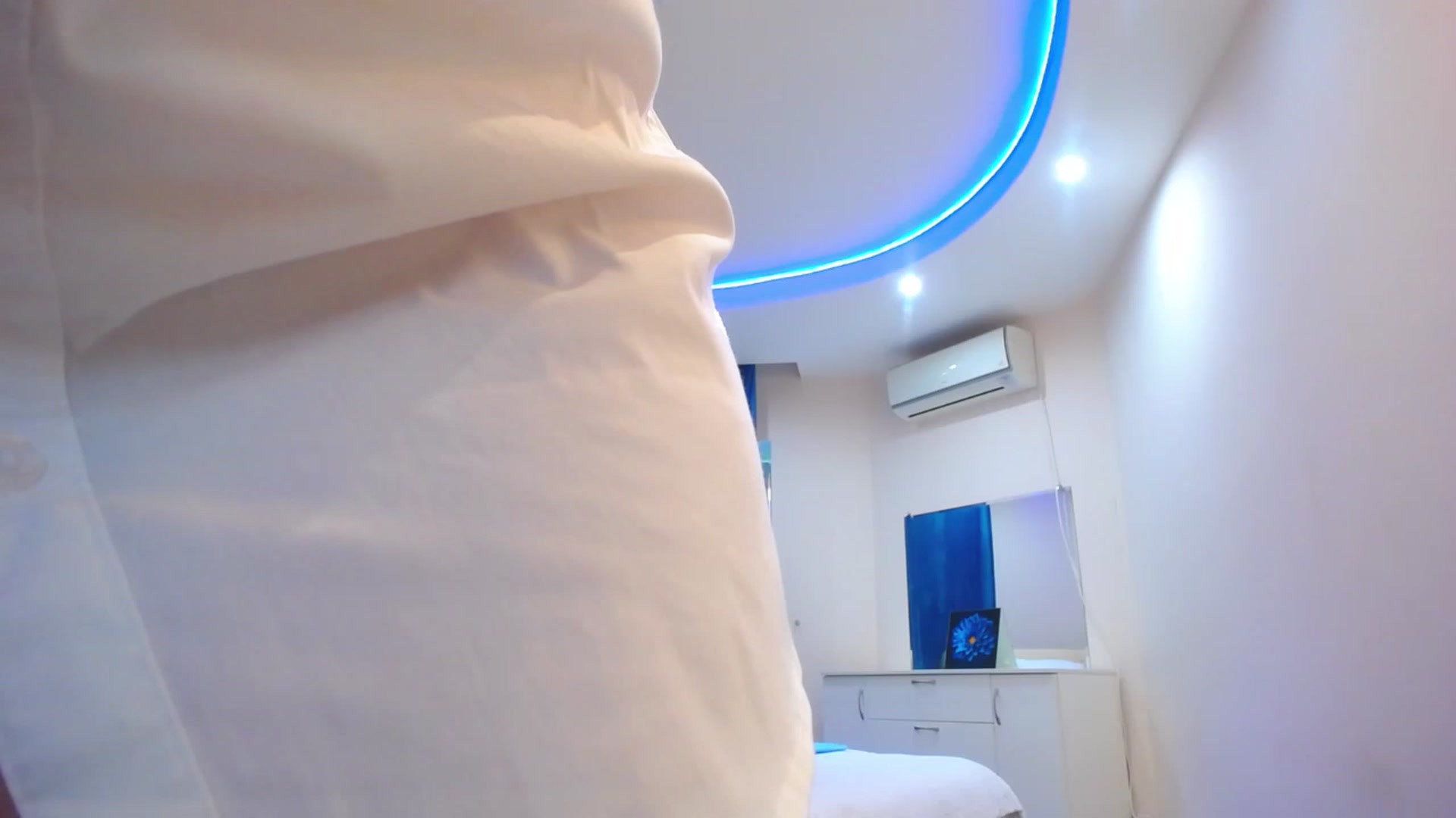 Gallery image thumbnail from AdmireMyEyes's myfreecams stream on, 05/11/2023, 06:42 image 14 of 20