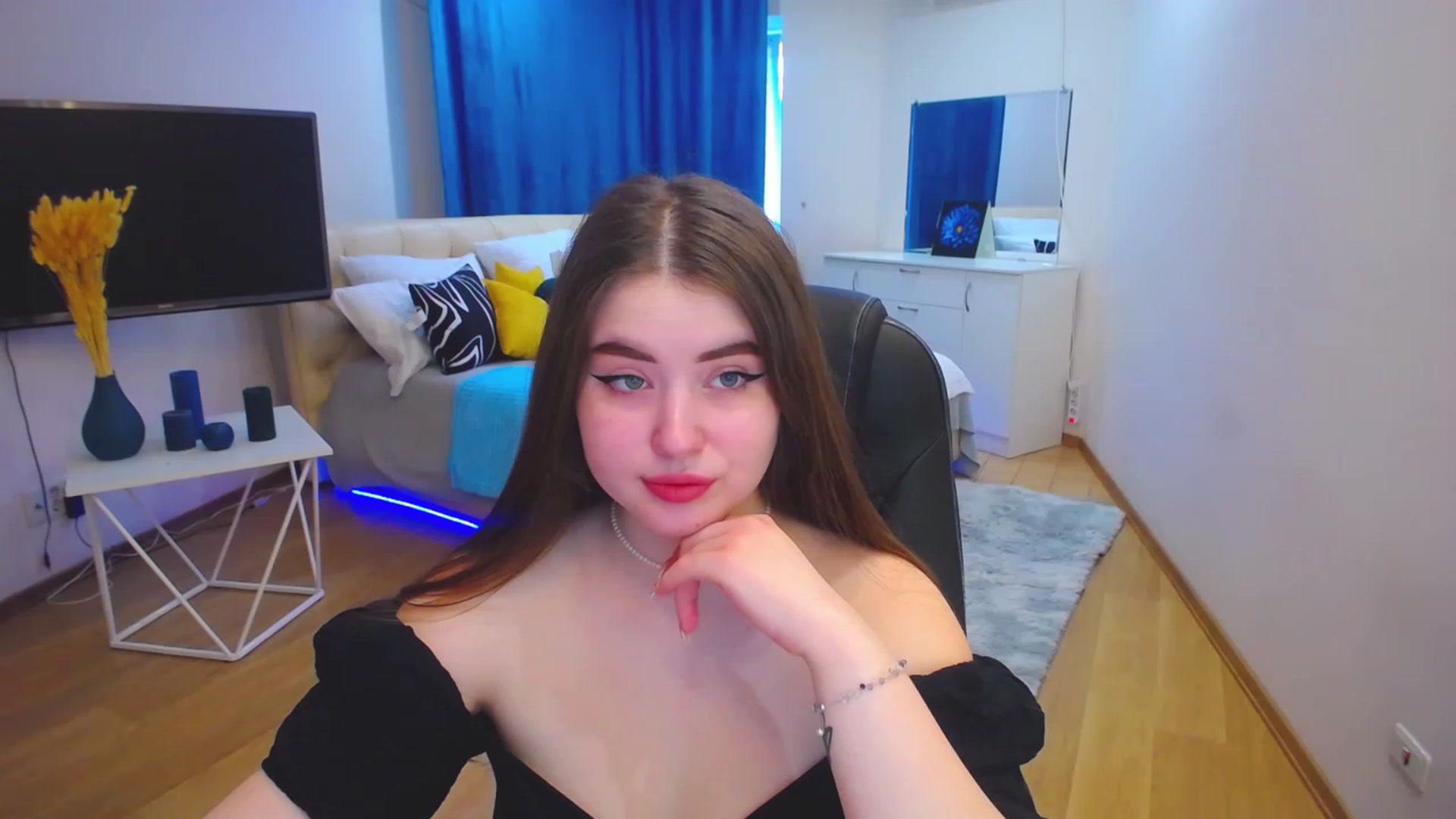 Gallery image thumbnail from AdmireMyEyes's myfreecams stream on, 05/15/2023, 05:46 image 1 of 20