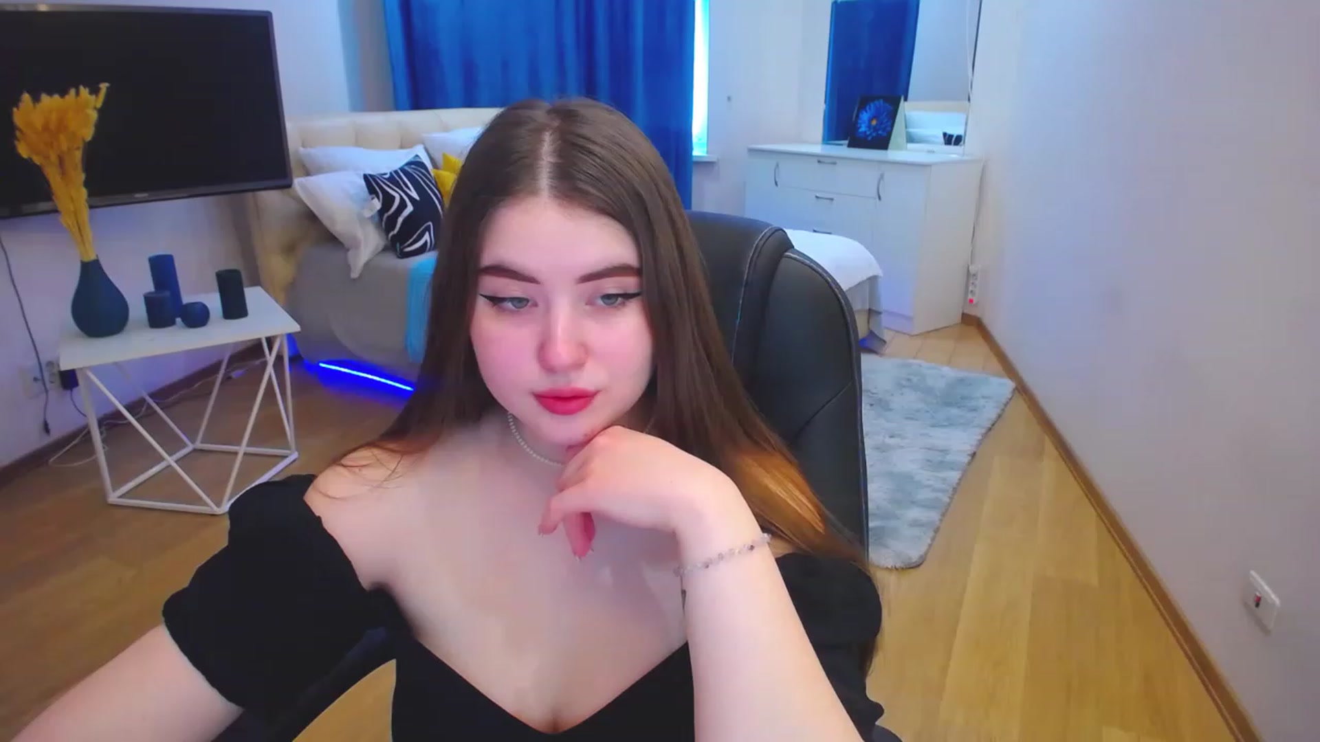 Gallery image thumbnail from AdmireMyEyes's myfreecams stream on, 05/15/2023, 05:46 image 14 of 20