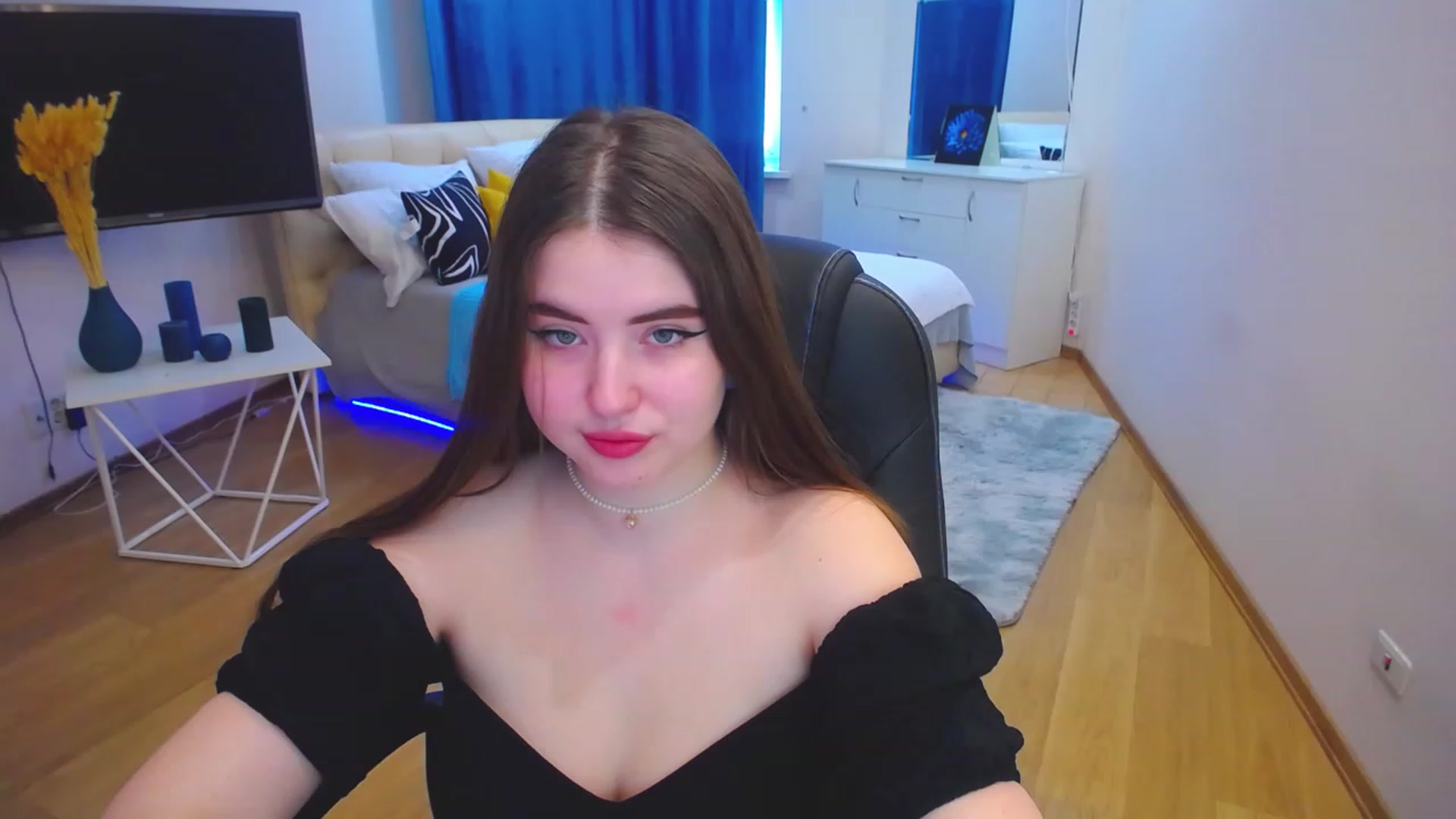 Gallery image thumbnail from AdmireMyEyes's myfreecams stream on, 05/15/2023, 05:46 image 16 of 20