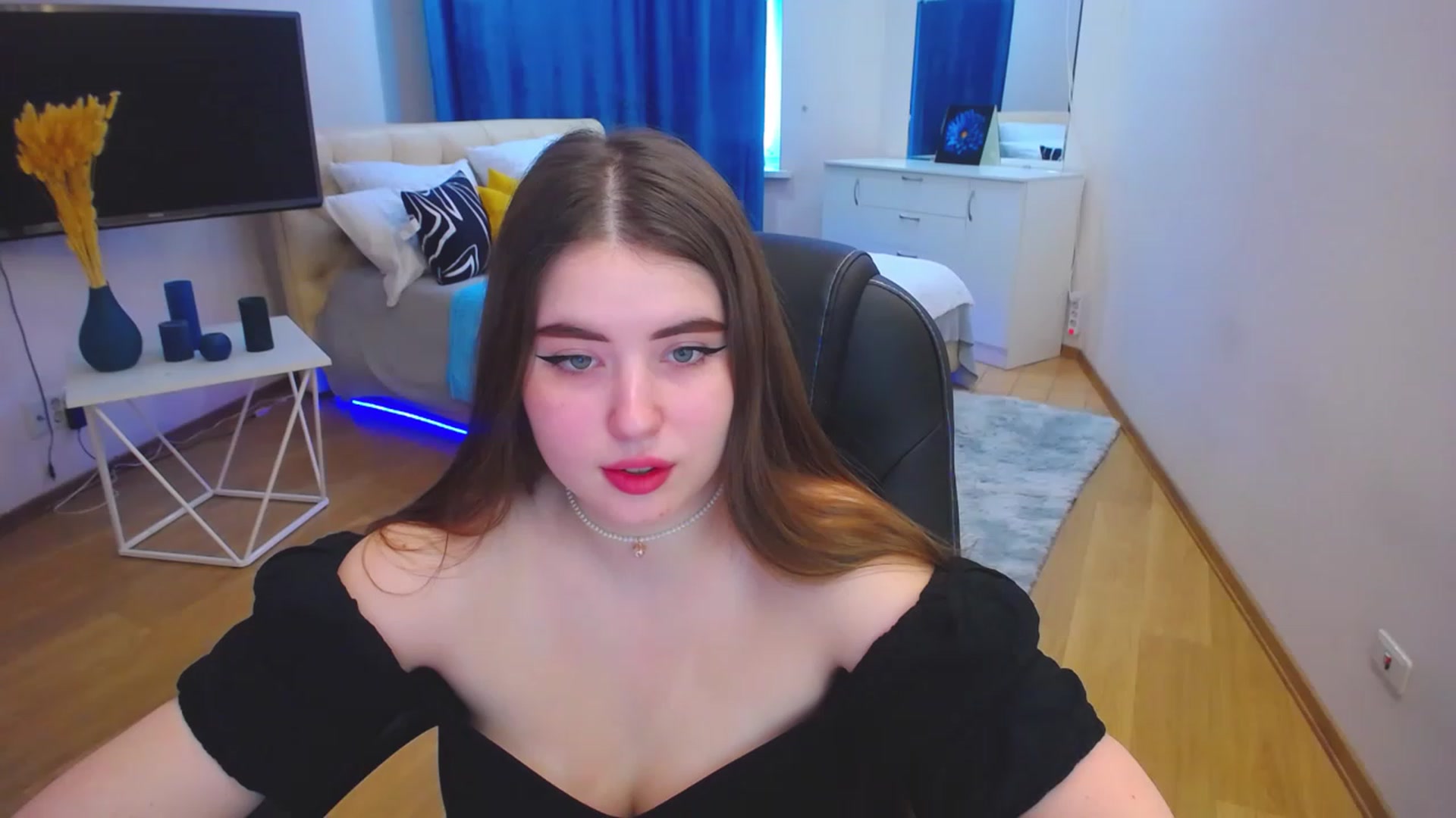 Gallery image thumbnail from AdmireMyEyes's myfreecams stream on, 05/15/2023, 05:46 image 13 of 20