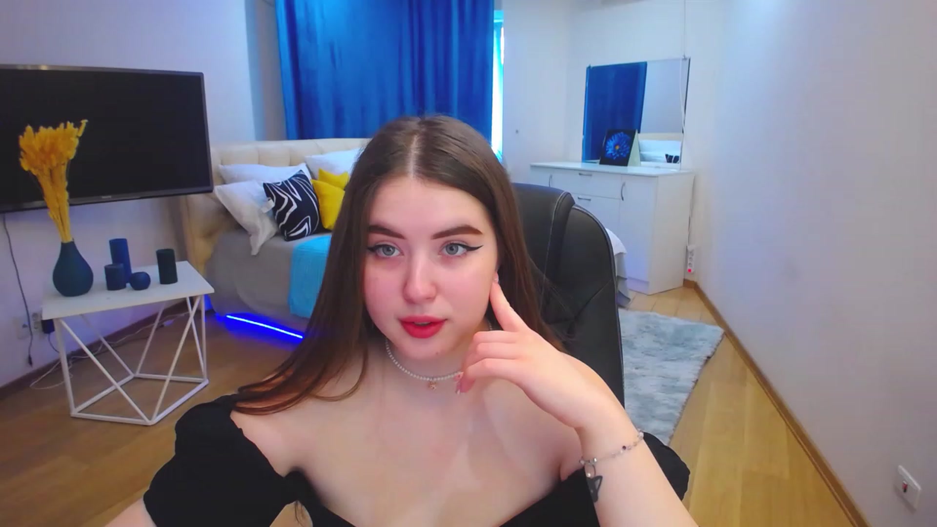 Gallery image thumbnail from AdmireMyEyes's myfreecams stream on, 05/15/2023, 05:46 image 3 of 20
