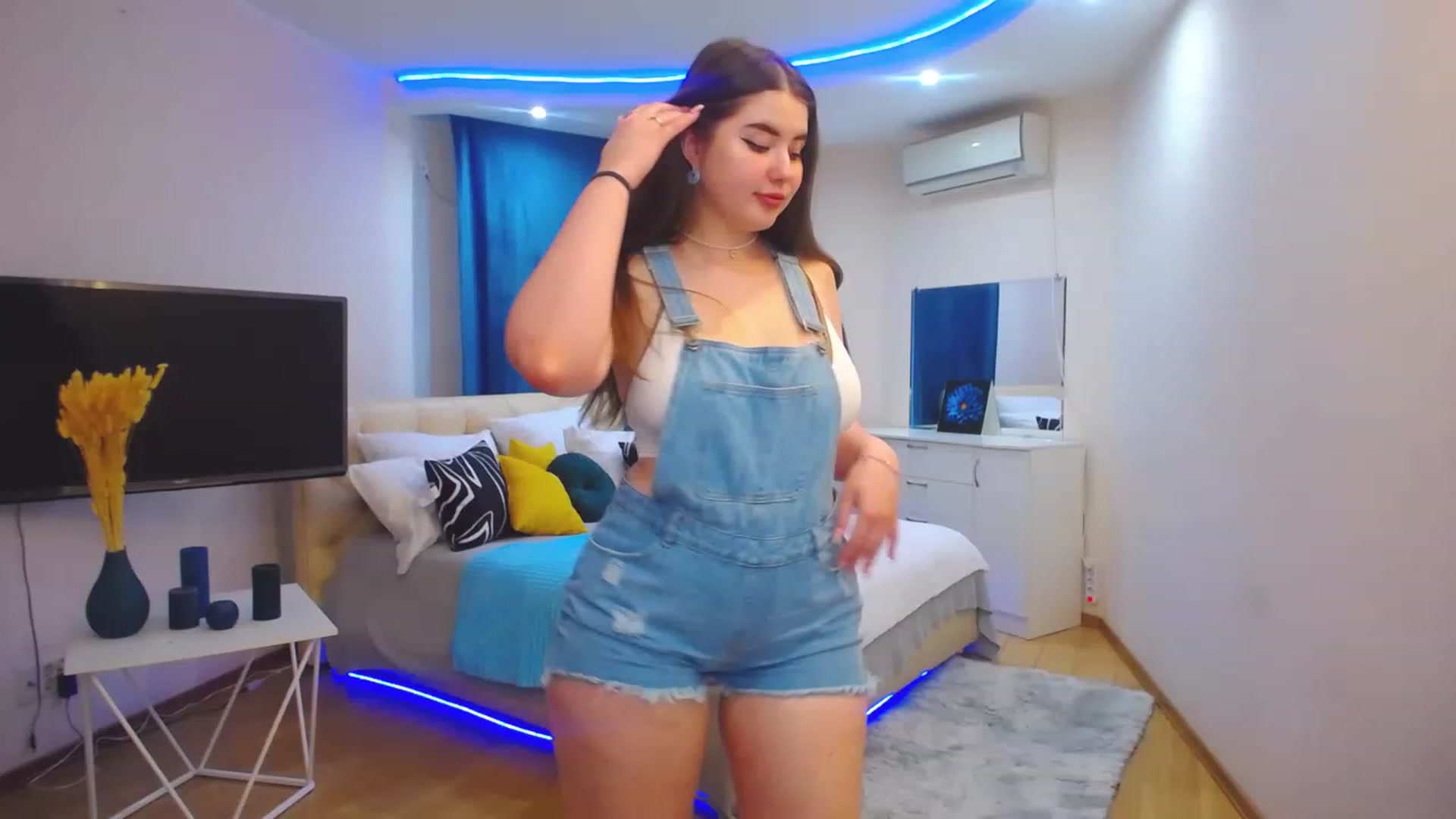 Gallery image thumbnail from AdmireMyEyes's myfreecams stream on, 05/15/2023, 07:48 image 2 of 20