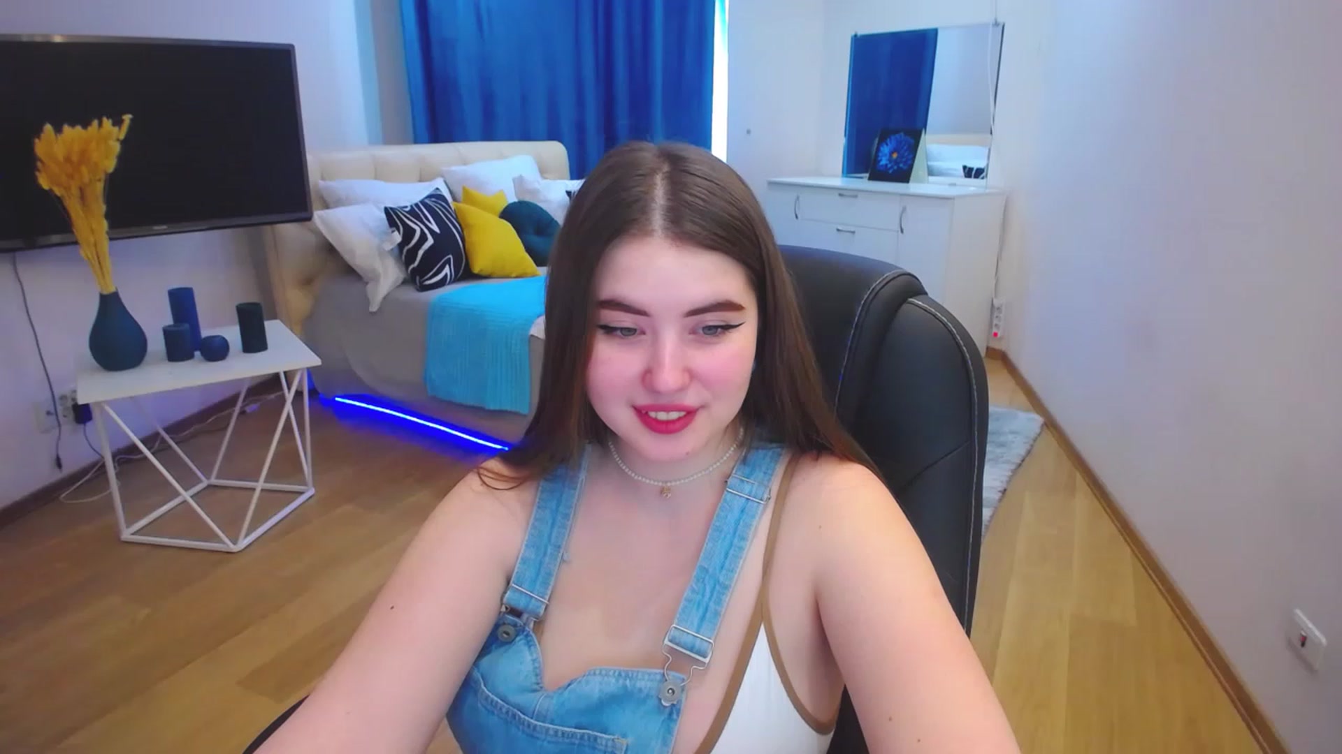 Gallery image thumbnail from AdmireMyEyes's myfreecams stream on, 05/15/2023, 07:48 image 10 of 20