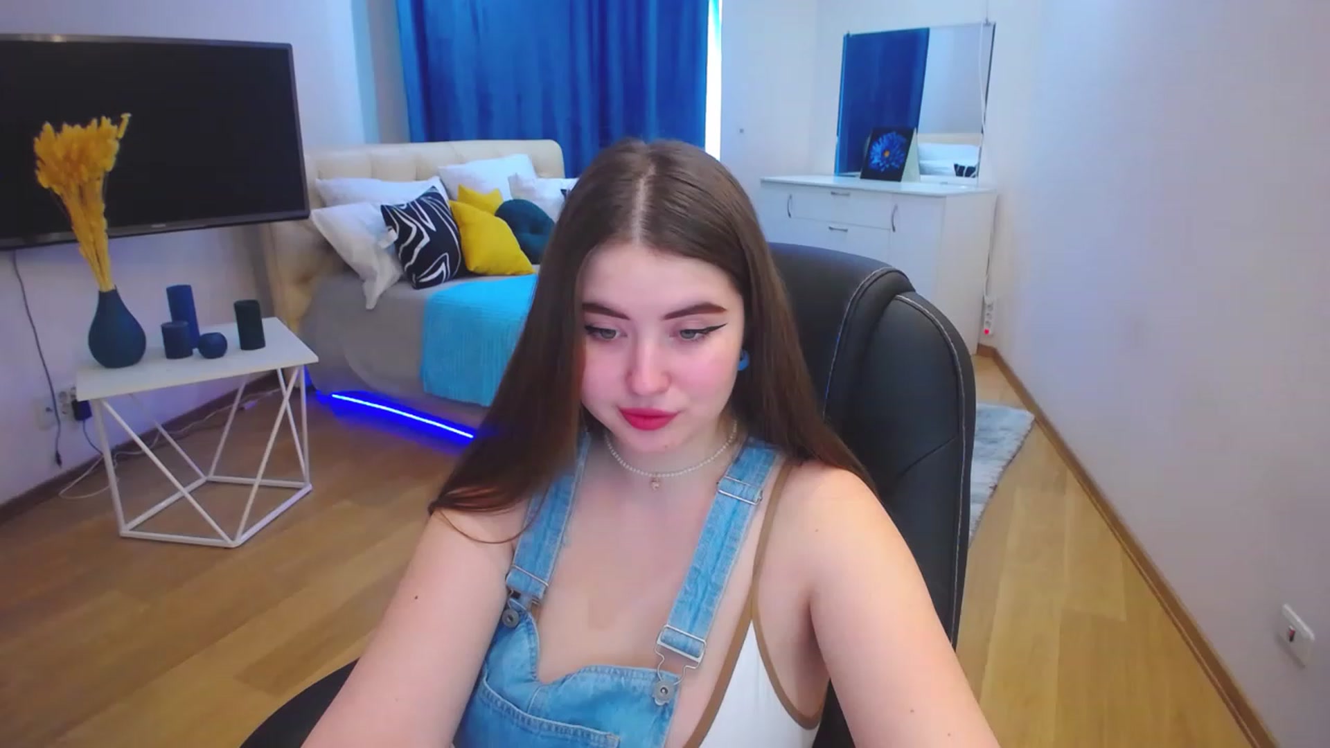 Gallery image thumbnail from AdmireMyEyes's myfreecams stream on, 05/15/2023, 07:48 image 11 of 20