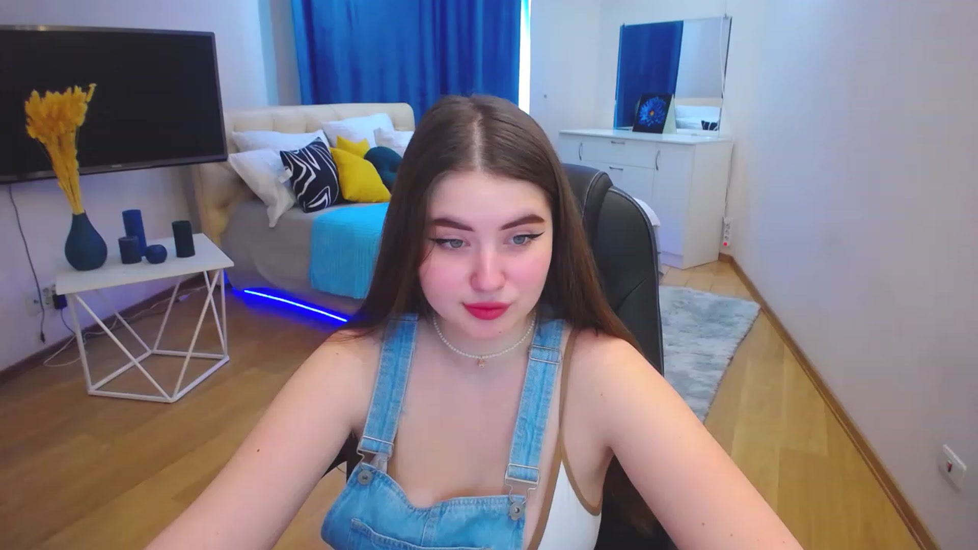 Gallery image thumbnail from AdmireMyEyes's myfreecams stream on, 05/15/2023, 07:48 image 9 of 20