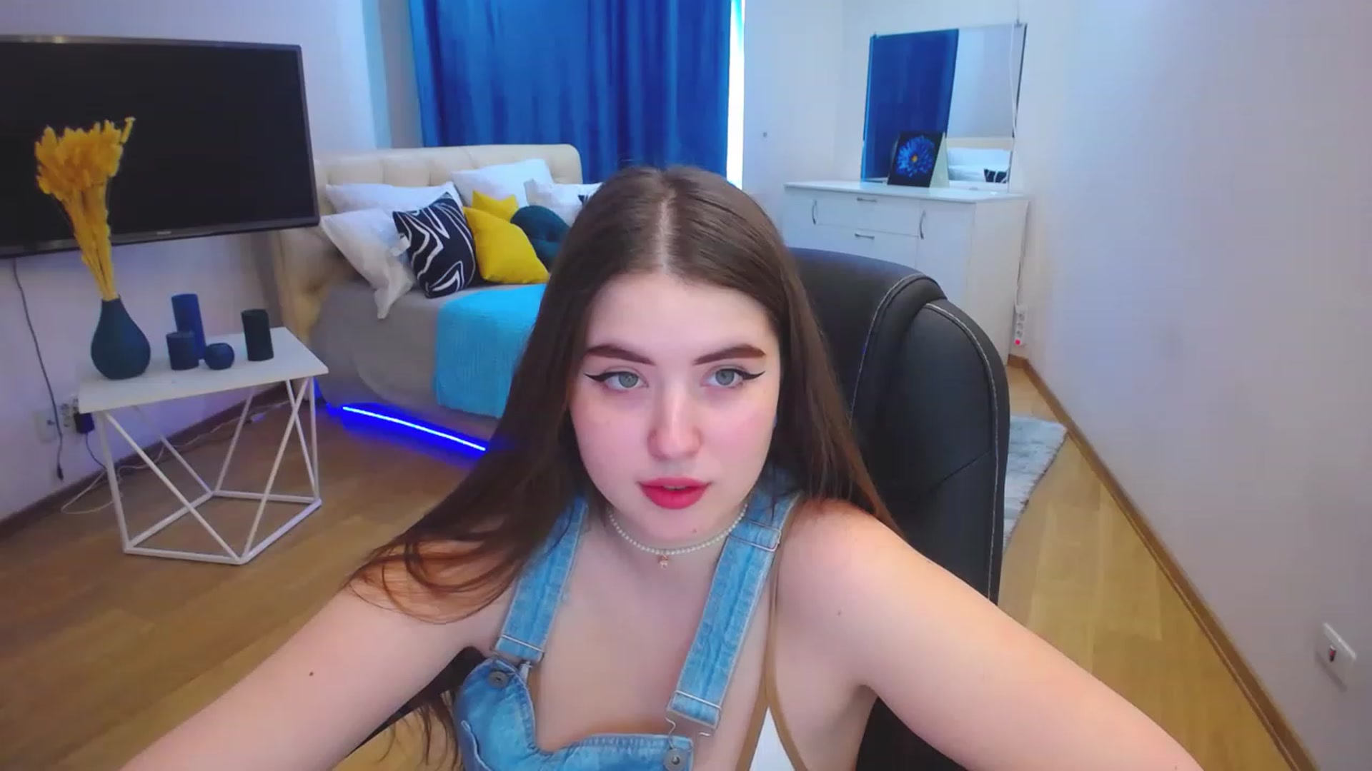 Gallery image thumbnail from AdmireMyEyes's myfreecams stream on, 05/15/2023, 07:48 image 20 of 20