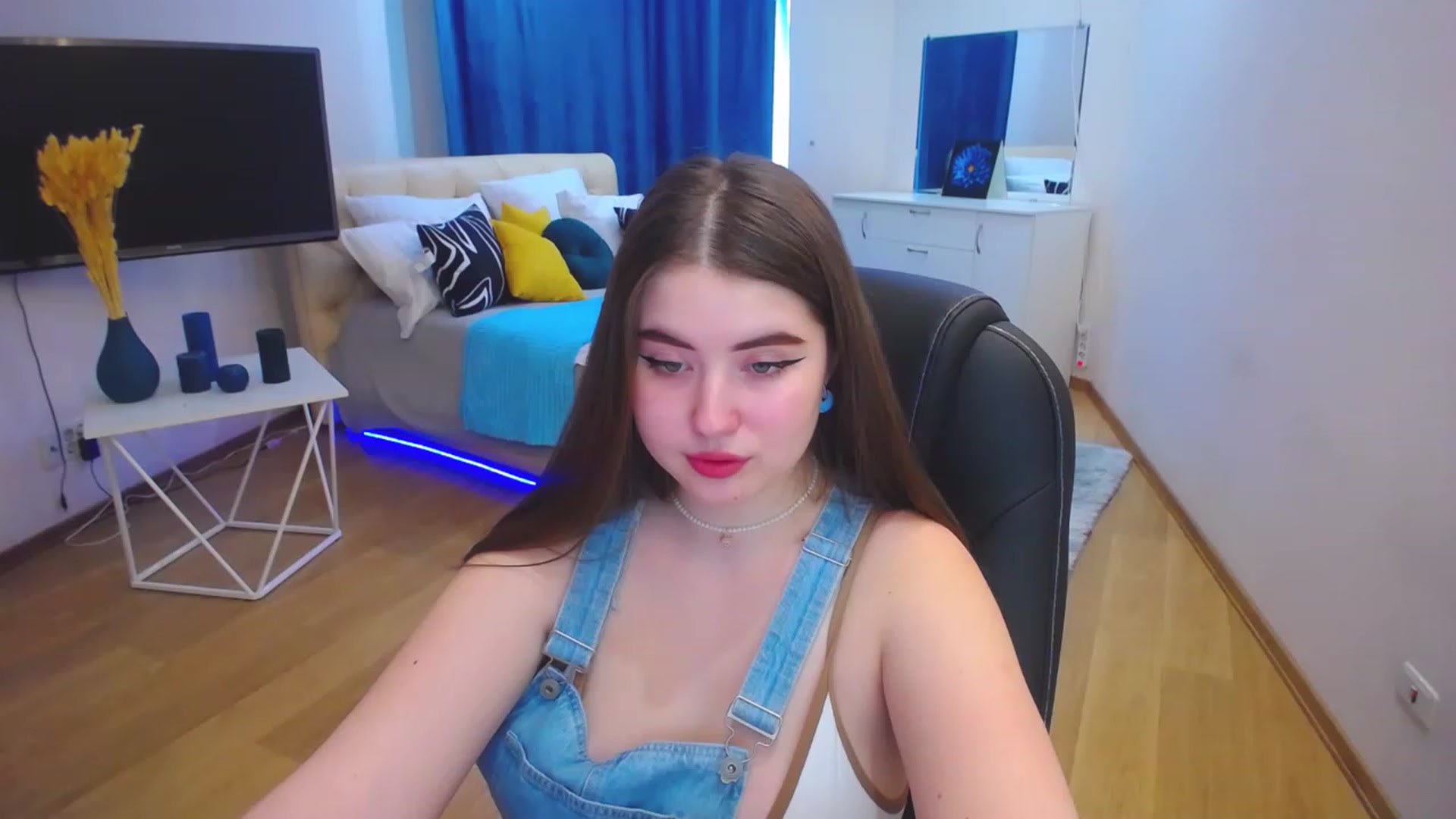 Gallery image thumbnail from AdmireMyEyes's myfreecams stream on, 05/15/2023, 07:48 image 18 of 20