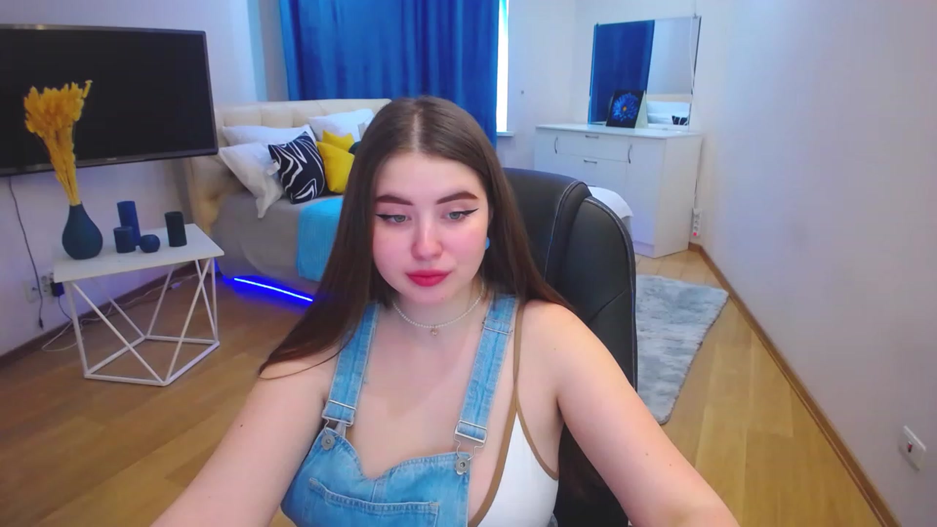 Gallery image thumbnail from AdmireMyEyes's myfreecams stream on, 05/15/2023, 07:48 image 15 of 20