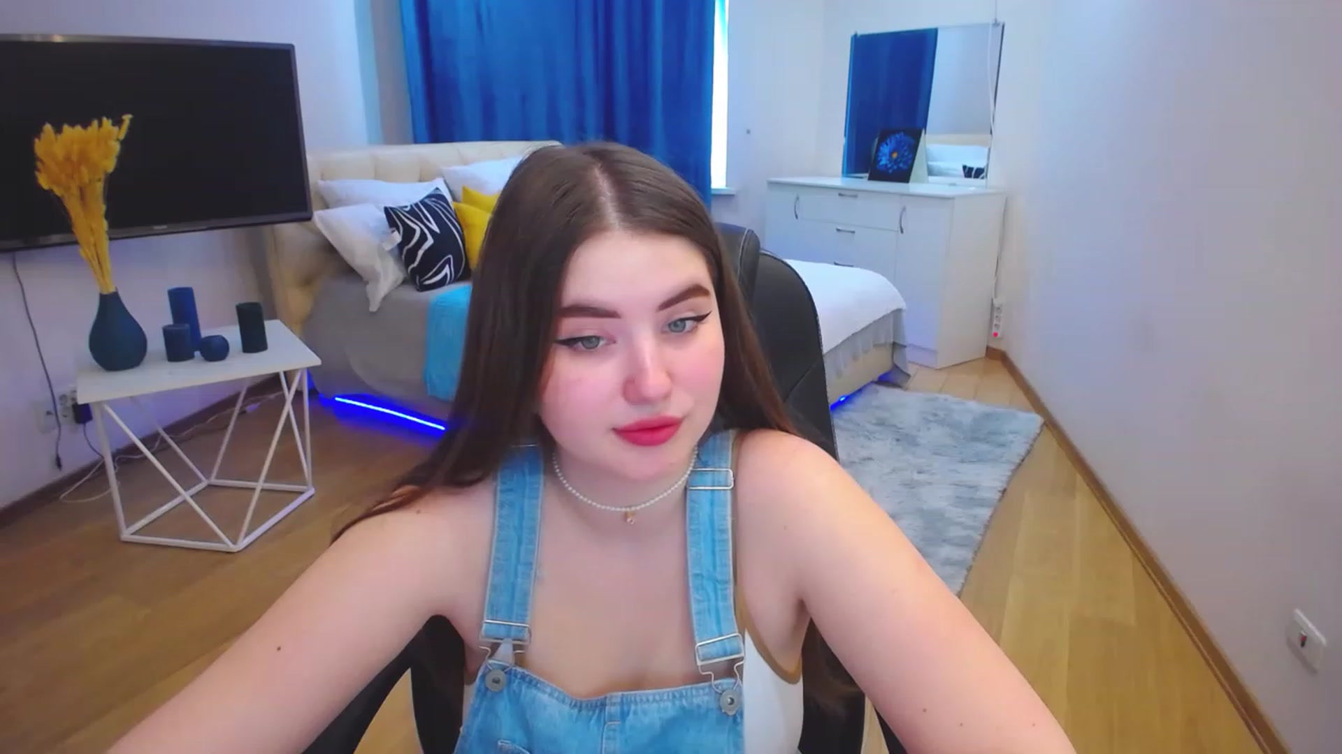 Gallery image thumbnail from AdmireMyEyes's myfreecams stream on, 05/15/2023, 07:48 image 8 of 20