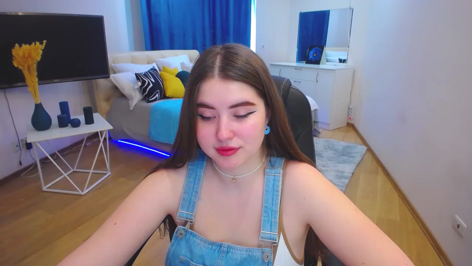 Gallery image thumbnail from AdmireMyEyes's myfreecams stream on, 05/15/2023, 07:48 image 7 of 20