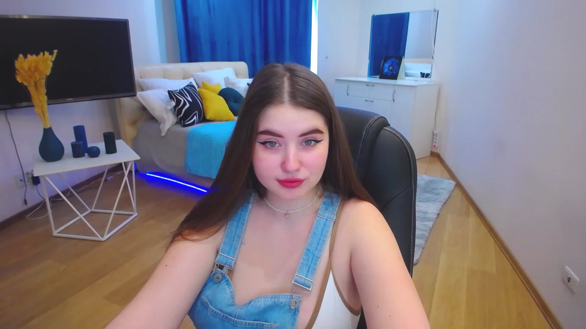 Gallery image thumbnail from AdmireMyEyes's myfreecams stream on, 05/15/2023, 07:48 image 19 of 20