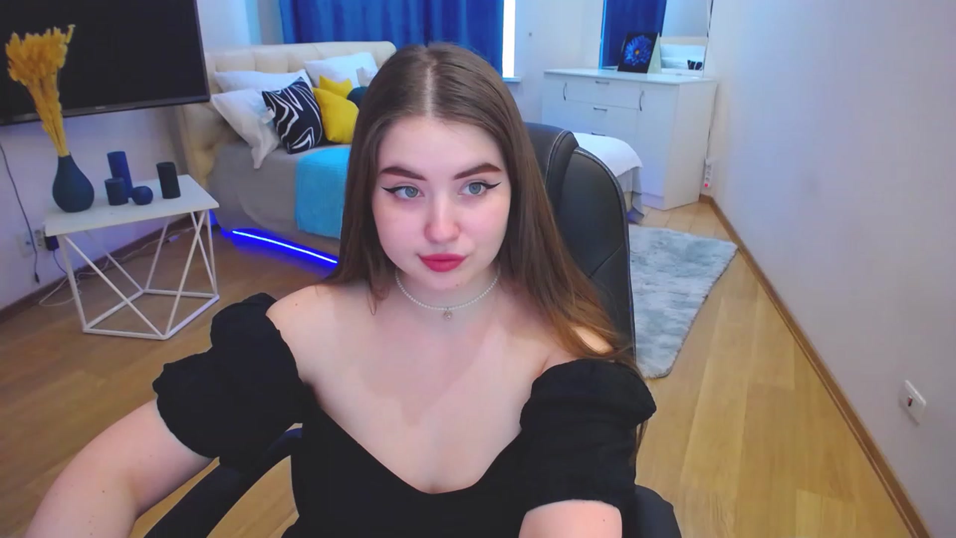 Gallery image thumbnail from AdmireMyEyes's myfreecams stream on, 05/15/2023, 09:49 image 20 of 20