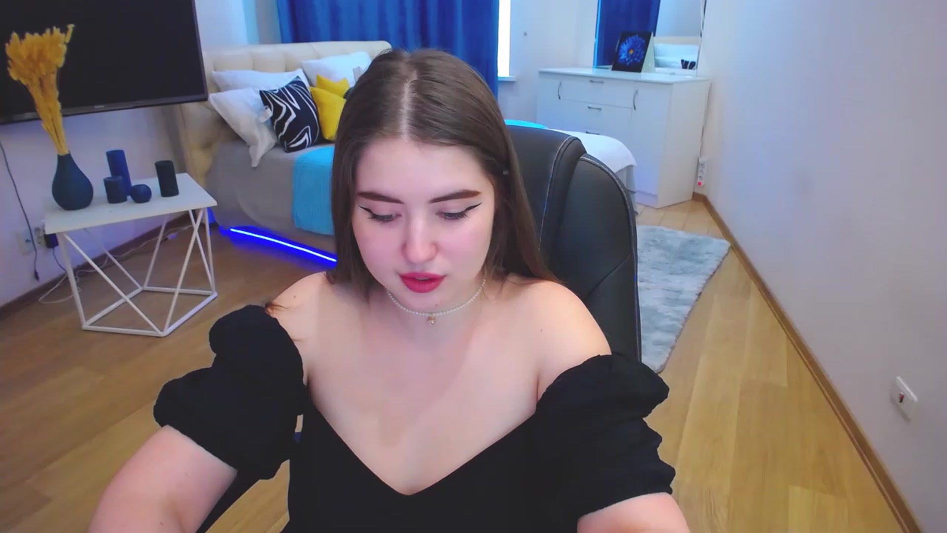 Gallery image thumbnail from AdmireMyEyes's myfreecams stream on, 05/15/2023, 09:49 image 17 of 20