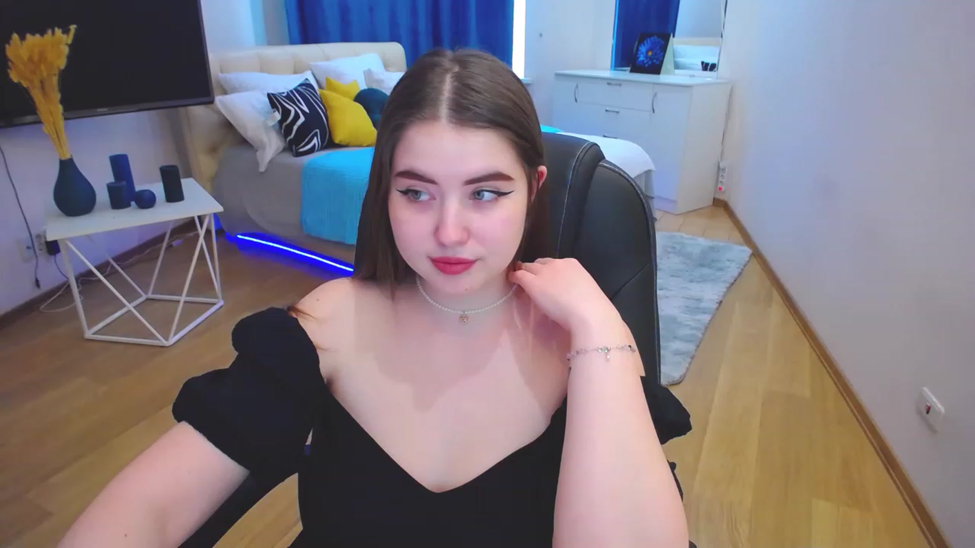 Gallery image thumbnail from AdmireMyEyes's myfreecams stream on, 05/15/2023, 09:49 image 16 of 20