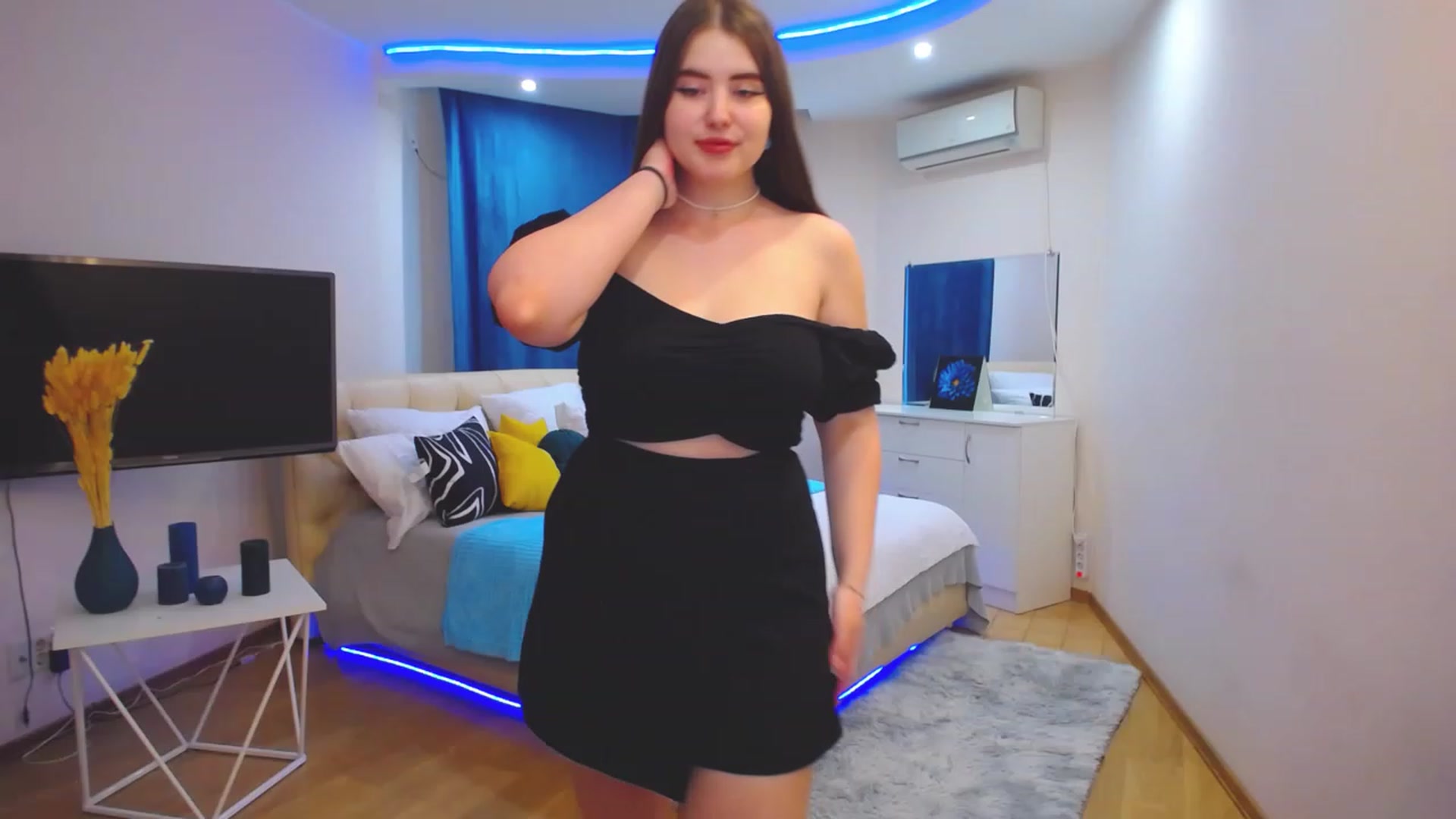 Gallery image thumbnail from AdmireMyEyes's myfreecams stream on, 05/15/2023, 09:49 image 6 of 20