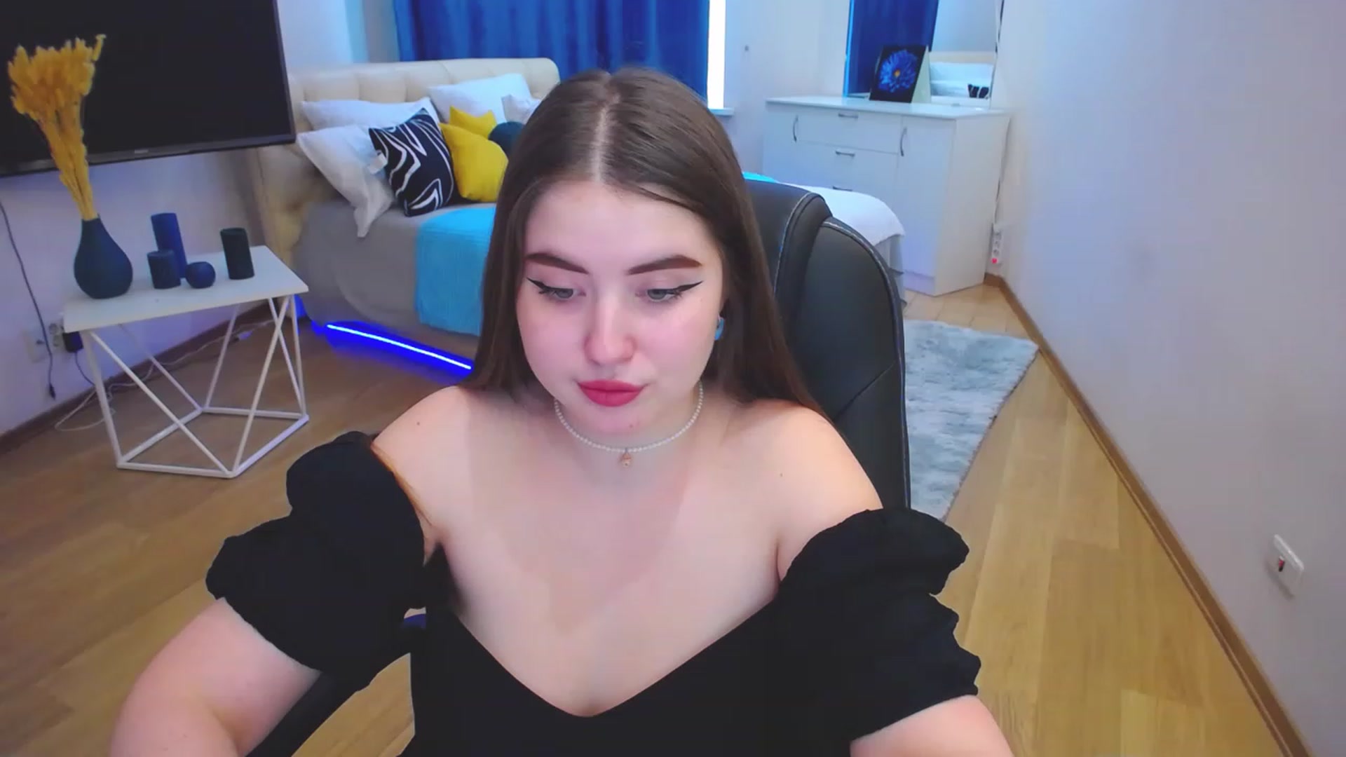 Gallery image thumbnail from AdmireMyEyes's myfreecams stream on, 05/15/2023, 09:49 image 14 of 20