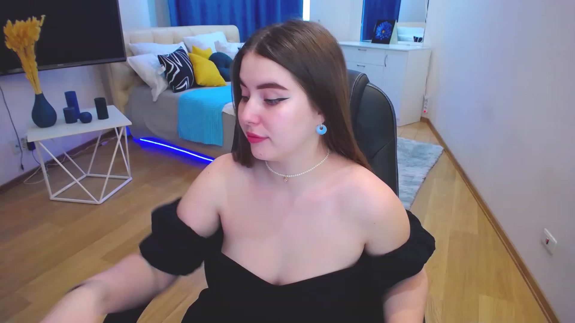 Gallery image thumbnail from AdmireMyEyes's myfreecams stream on, 05/15/2023, 09:49 image 8 of 20