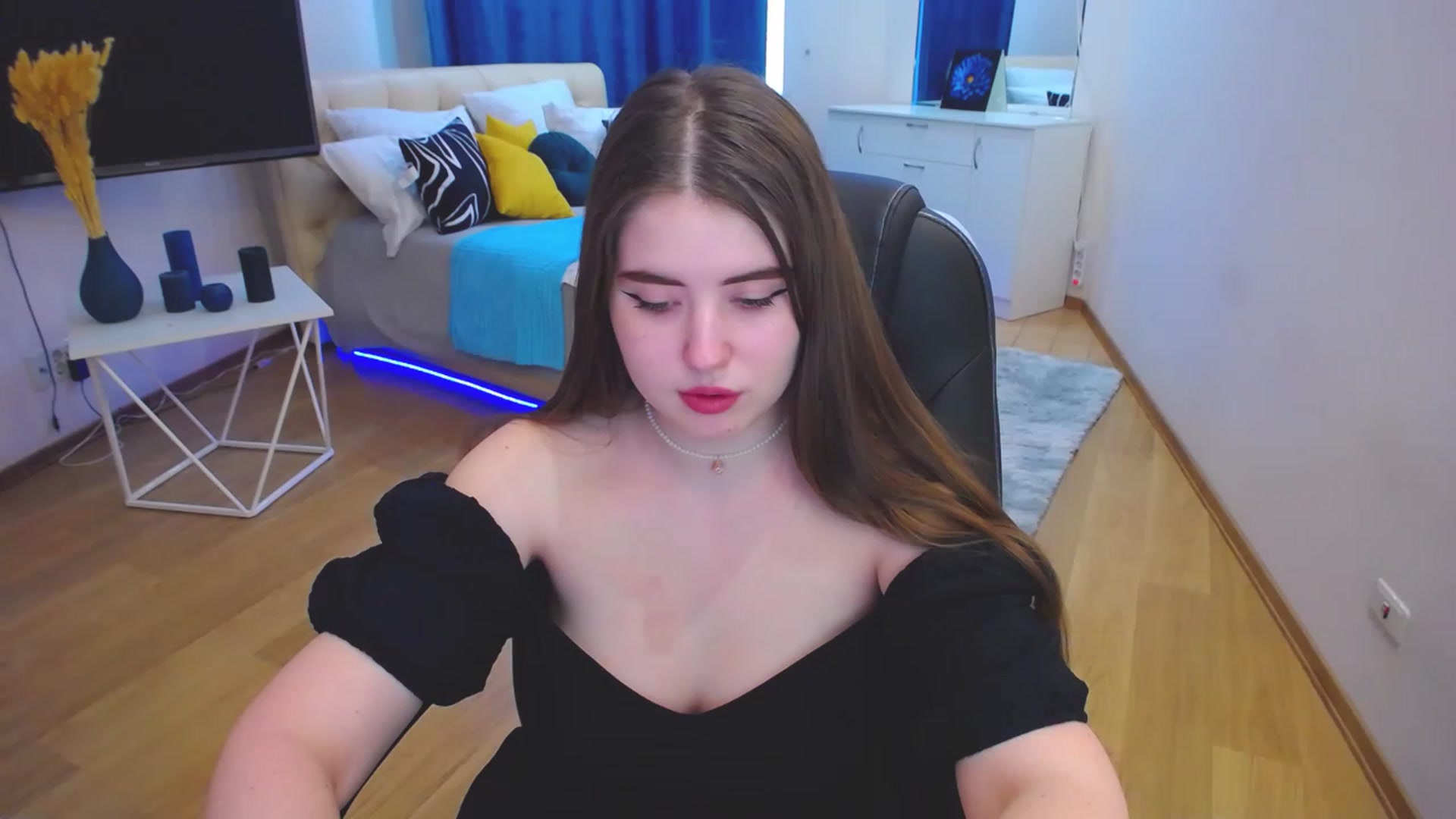 Gallery image thumbnail from AdmireMyEyes's myfreecams stream on, 05/15/2023, 09:49 image 10 of 20