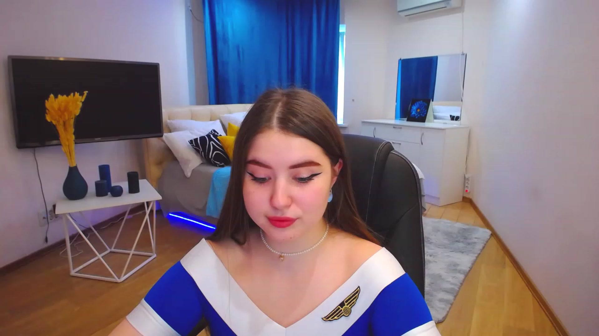 Gallery image thumbnail from AdmireMyEyes's myfreecams stream on, 05/17/2023, 07:45 image 13 of 20