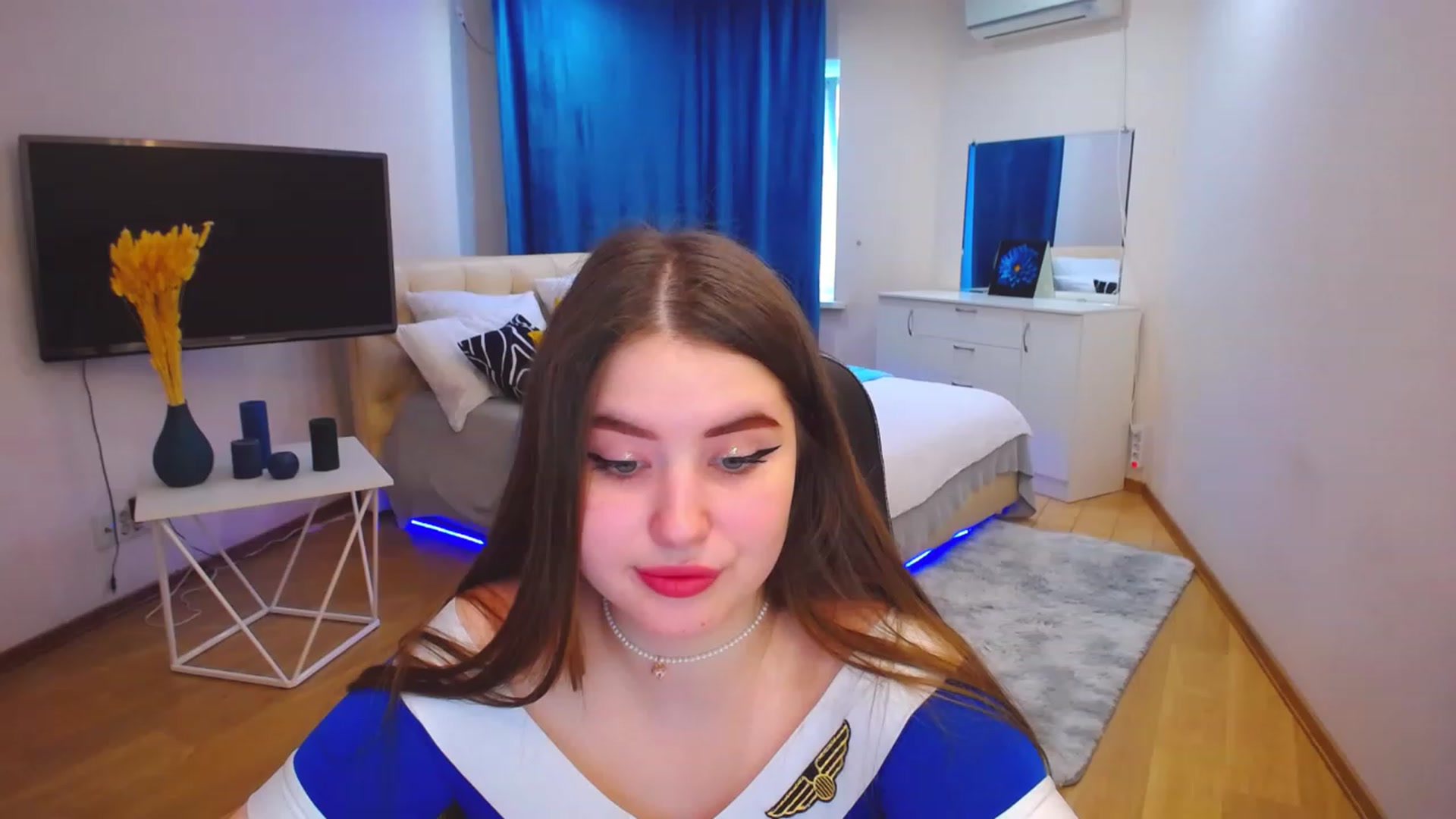 Gallery image thumbnail from AdmireMyEyes's myfreecams stream on, 05/17/2023, 07:45 image 1 of 20
