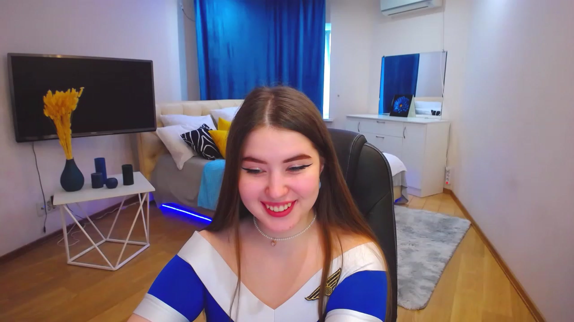 Gallery image thumbnail from AdmireMyEyes's myfreecams stream on, 05/17/2023, 07:45 image 6 of 20