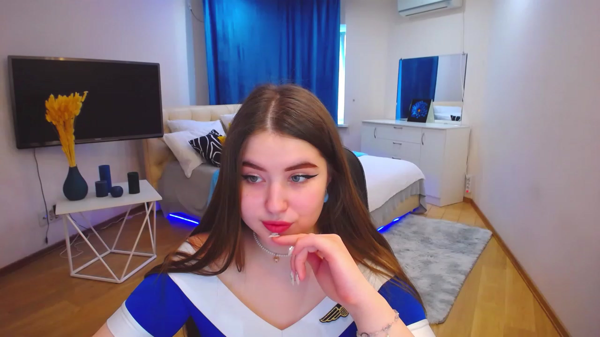 Gallery image thumbnail from AdmireMyEyes's myfreecams stream on, 05/17/2023, 07:45 image 2 of 20