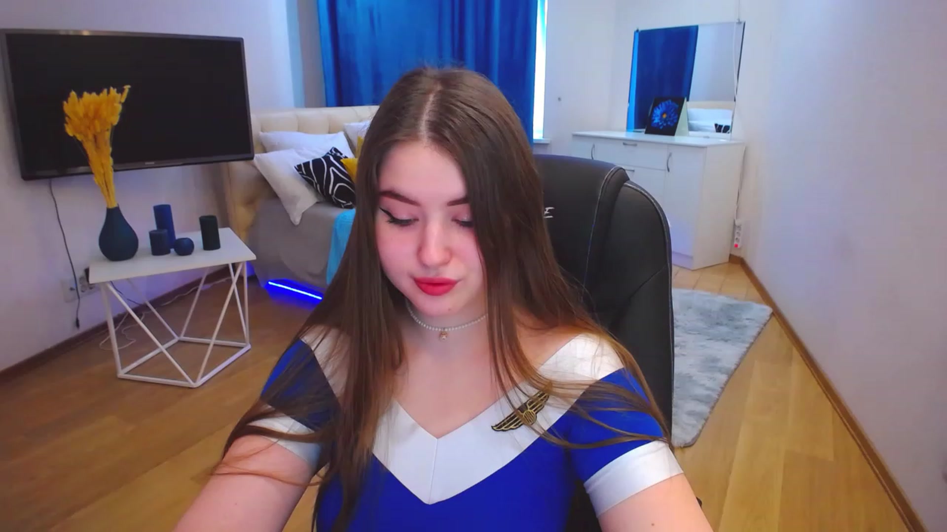 Gallery image thumbnail from AdmireMyEyes's myfreecams stream on, 05/17/2023, 07:45 image 20 of 20