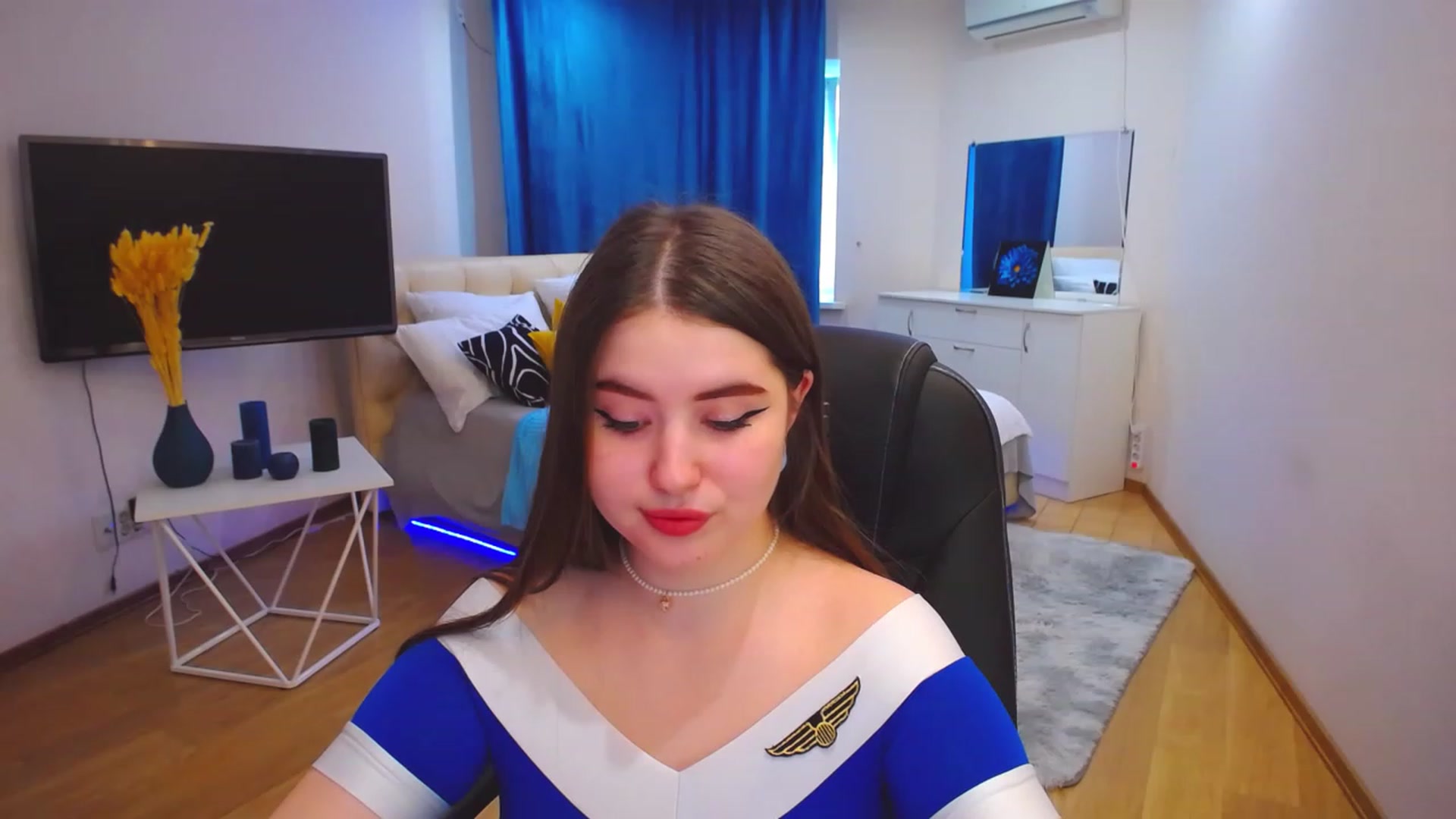 Gallery image thumbnail from AdmireMyEyes's myfreecams stream on, 05/17/2023, 07:45 image 11 of 20