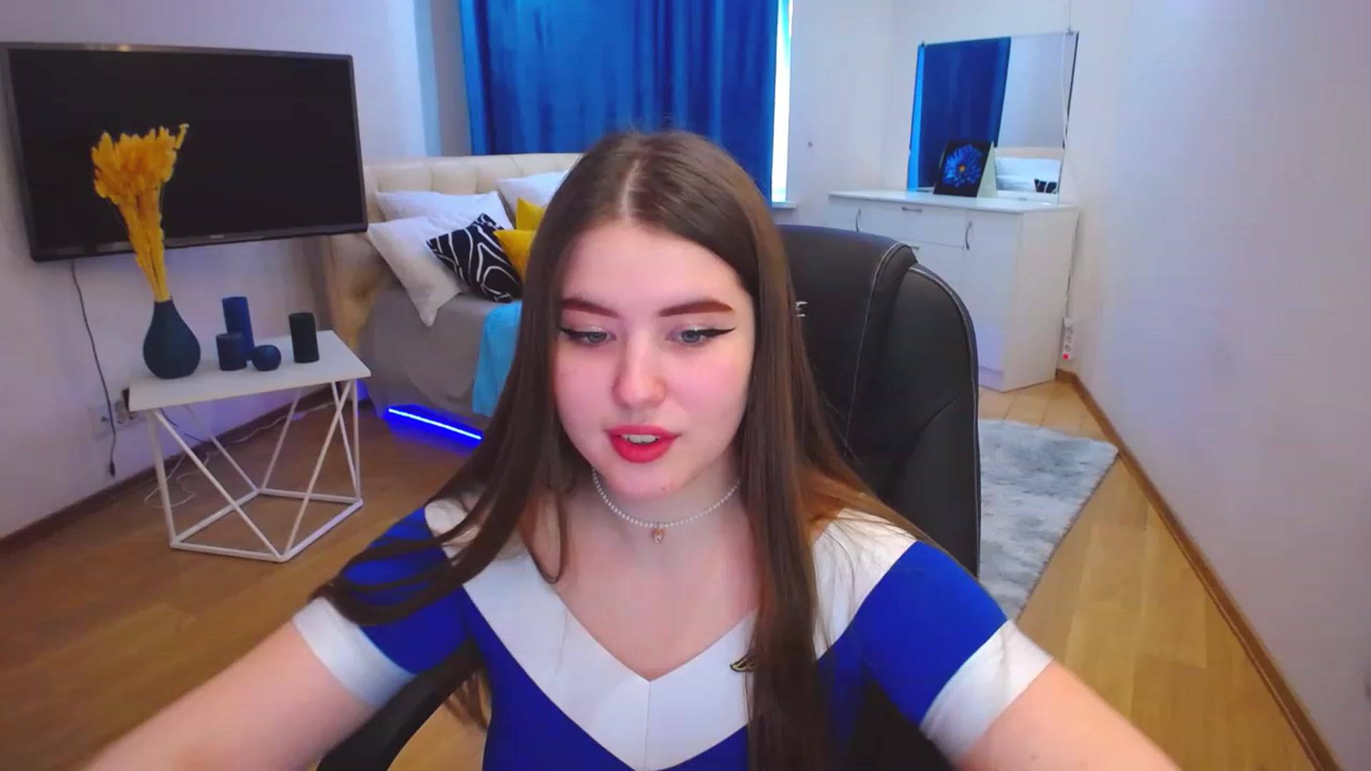 Gallery image thumbnail from AdmireMyEyes's myfreecams stream on, 05/17/2023, 07:45 image 19 of 20