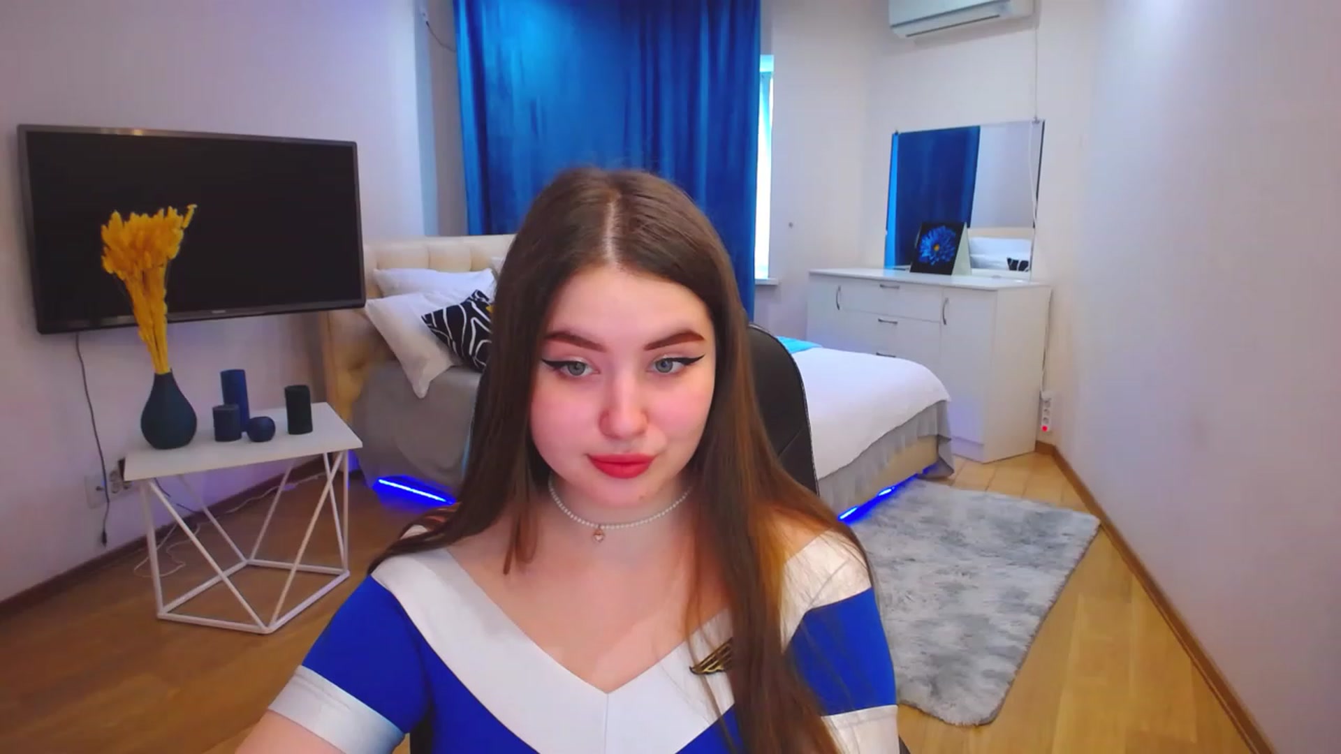 Gallery image thumbnail from AdmireMyEyes's myfreecams stream on, 05/17/2023, 07:45 image 3 of 20