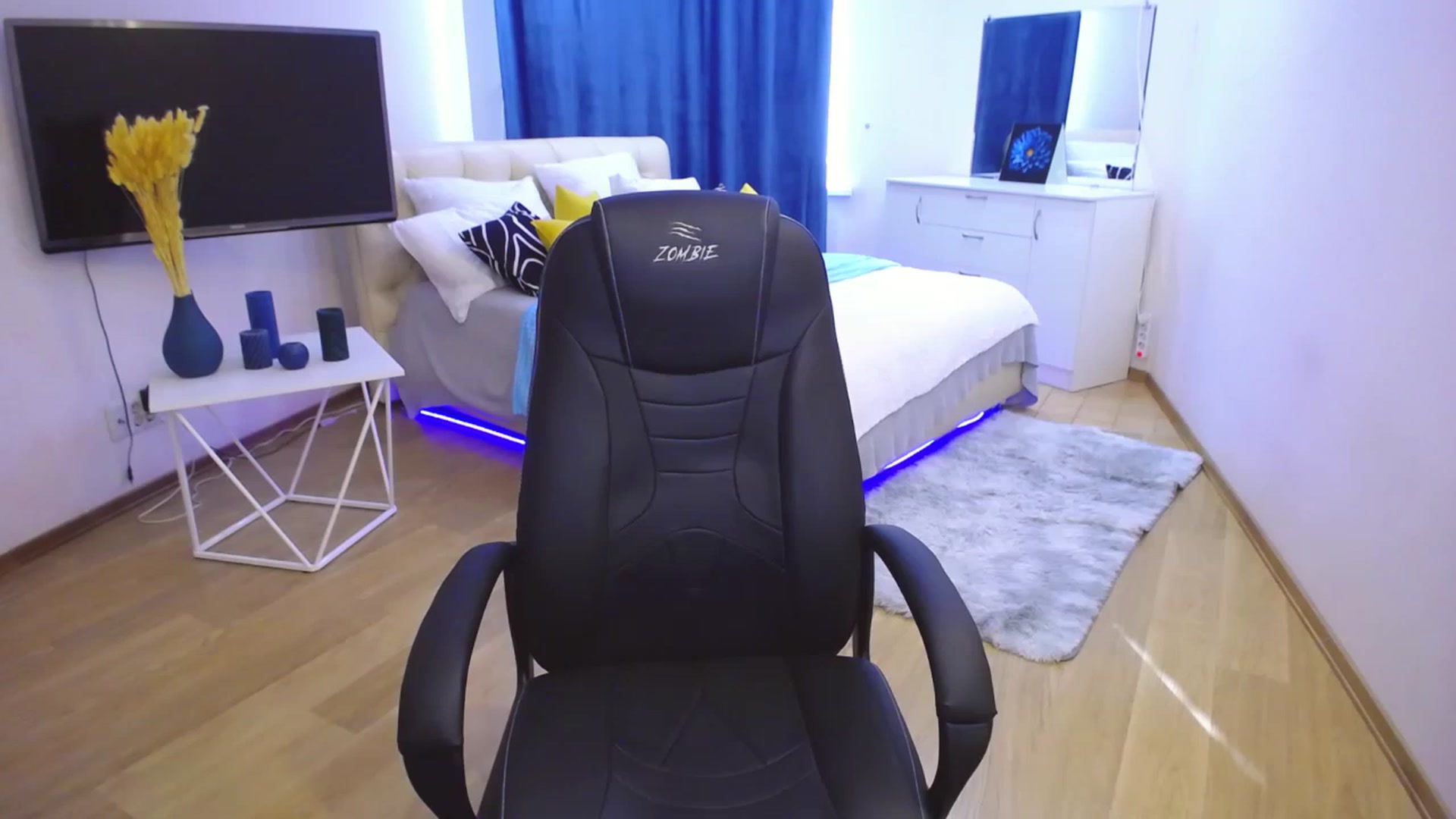 Gallery image thumbnail from AdmireMyEyes's myfreecams stream on, 05/18/2023, 14:15 image 14 of 20