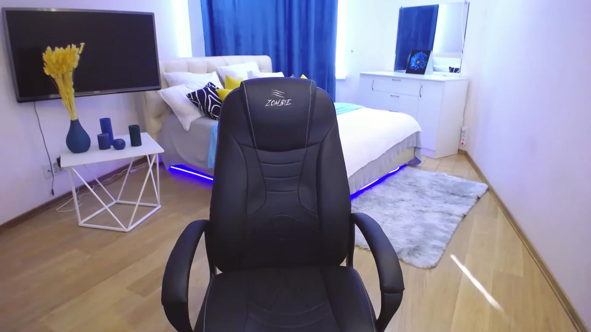 Gallery image thumbnail from AdmireMyEyes's myfreecams stream on, 05/18/2023, 14:15 image 15 of 20