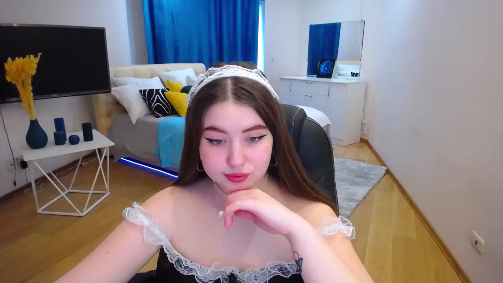 Gallery image thumbnail from AdmireMyEyes's myfreecams stream on, 05/23/2023, 07:38 image 11 of 20