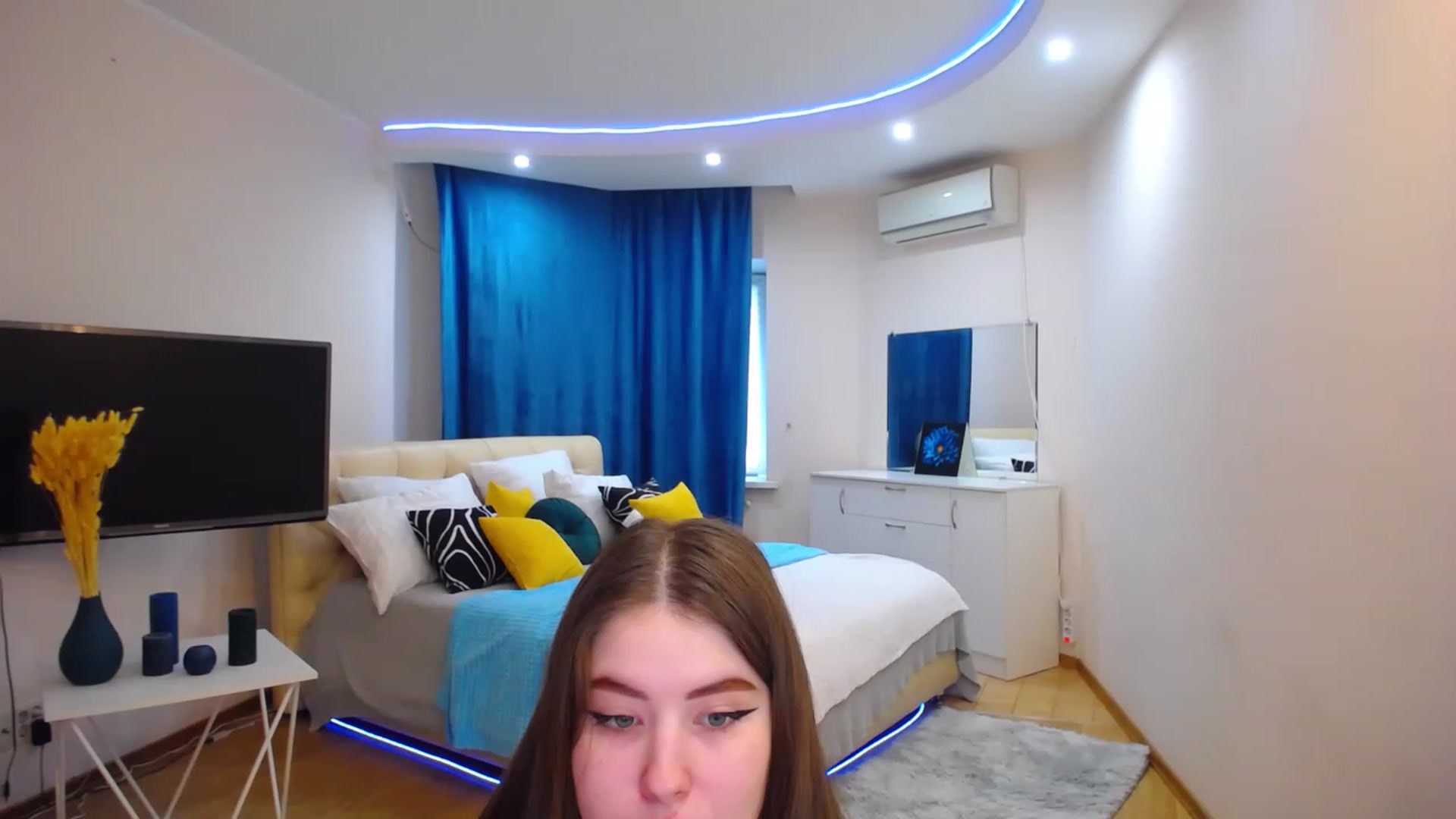 Gallery image thumbnail from AdmireMyEyes's myfreecams stream on, 05/23/2023, 07:38 image 1 of 20