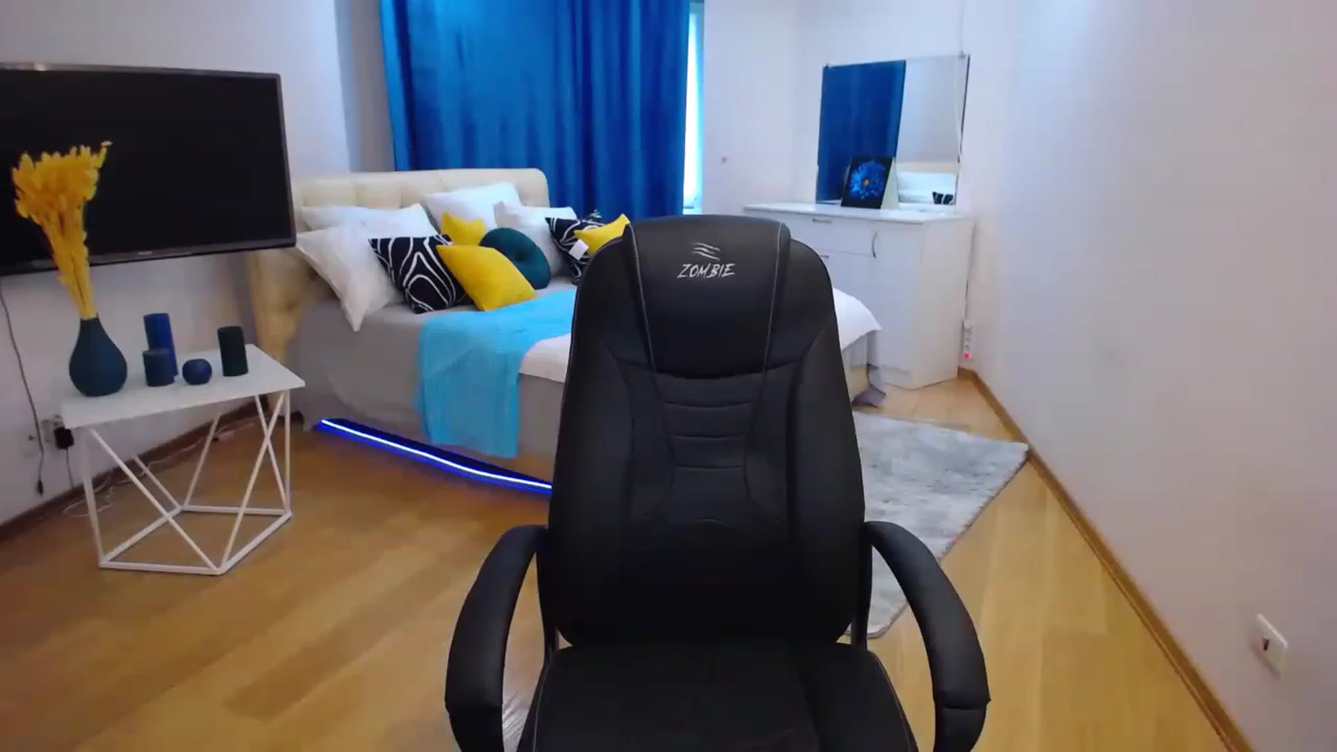 Gallery image thumbnail from AdmireMyEyes's myfreecams stream on, 05/23/2023, 07:38 image 12 of 20