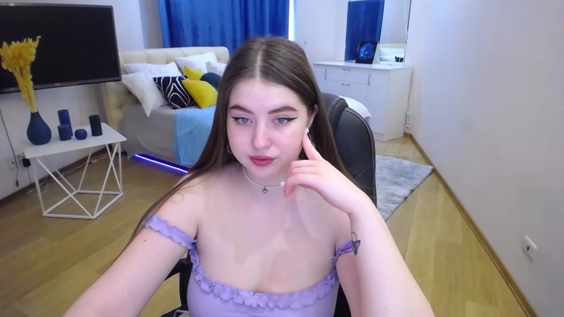 Gallery image thumbnail from AdmireMyEyes's myfreecams stream on, 05/23/2023, 09:46 image 17 of 20
