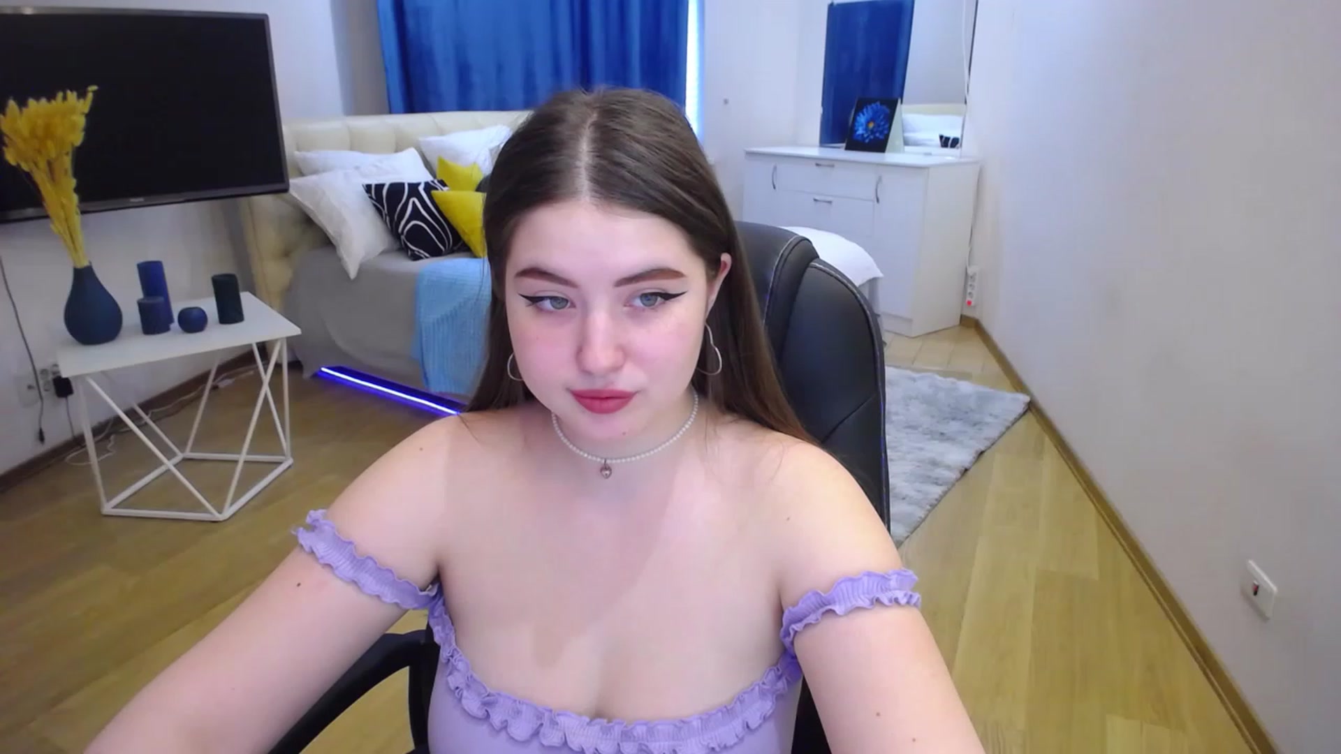 Gallery image thumbnail from AdmireMyEyes's myfreecams stream on, 05/23/2023, 09:46 image 6 of 20