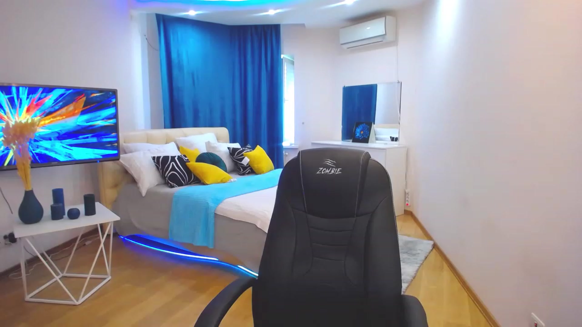 Gallery image thumbnail from AdmireMyEyes's myfreecams stream on, 05/25/2023, 07:45 image 3 of 20