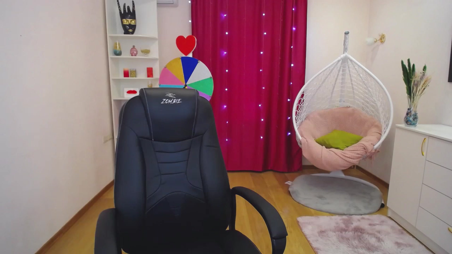 Gallery image thumbnail from AdmireMyEyes's myfreecams stream on, 05/26/2023, 07:14 image 12 of 20