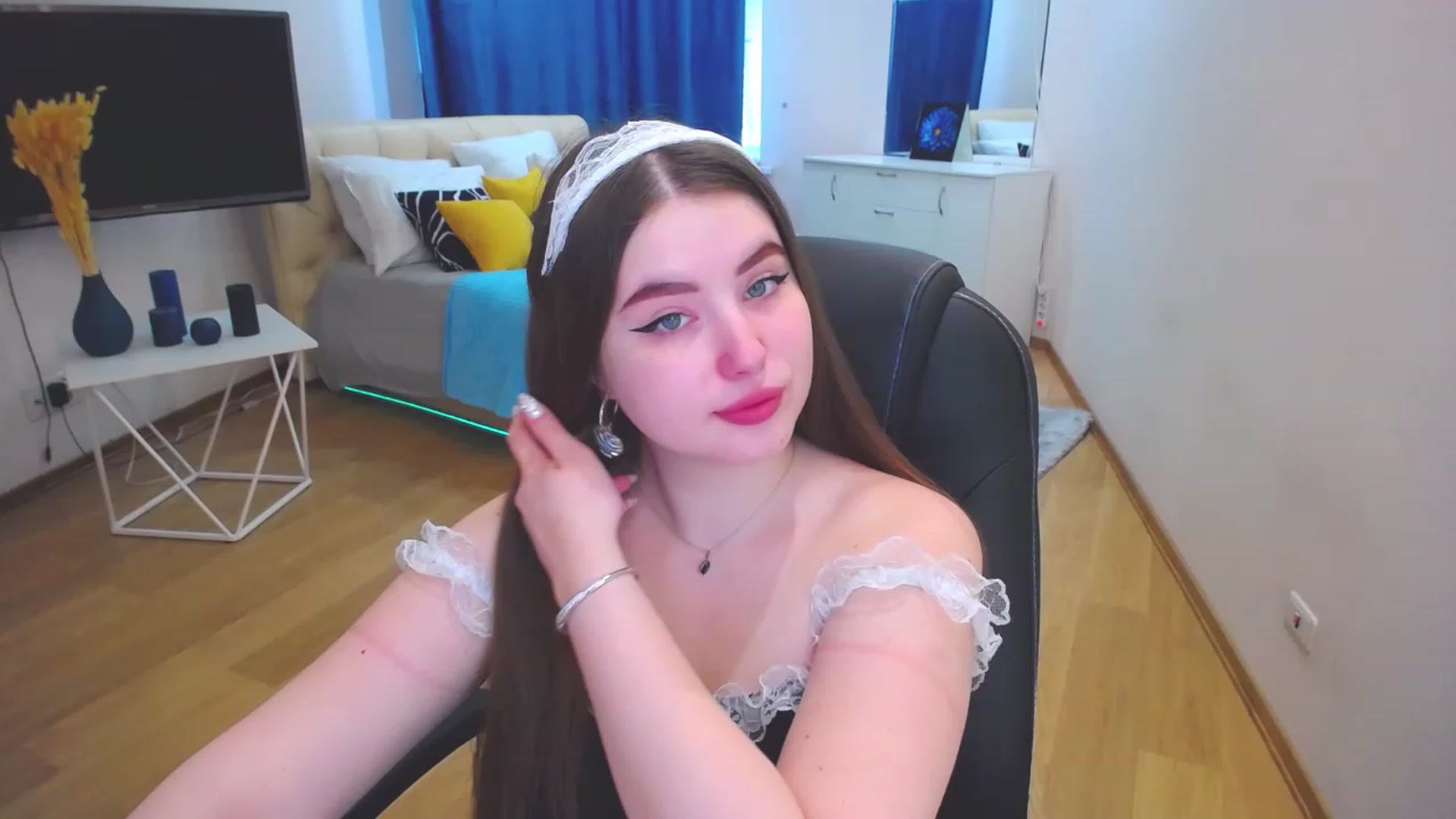 Gallery image thumbnail from AdmireMyEyes's myfreecams stream on, 05/29/2023, 06:51 image 5 of 20