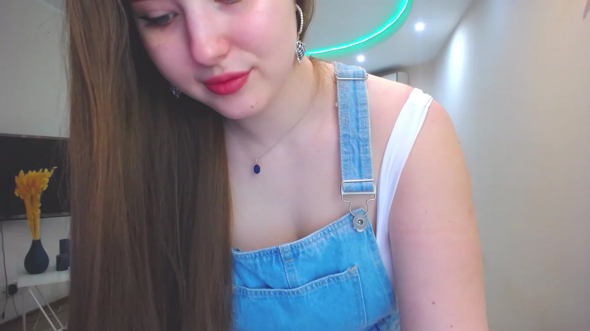 Gallery image thumbnail from AdmireMyEyes's myfreecams stream on, 05/29/2023, 07:27 image 13 of 20