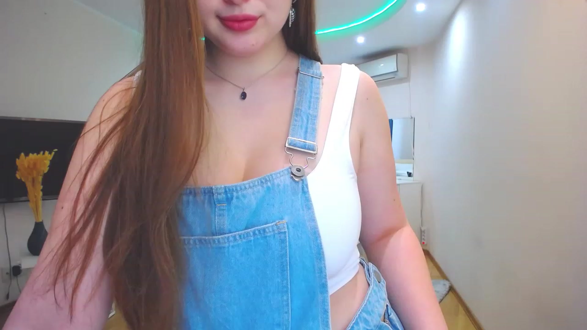 Gallery image thumbnail from AdmireMyEyes's myfreecams stream on, 05/29/2023, 07:27 image 18 of 20
