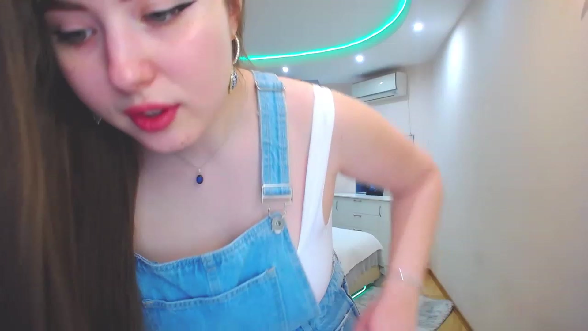 Gallery image thumbnail from AdmireMyEyes's myfreecams stream on, 05/29/2023, 07:27 image 10 of 20