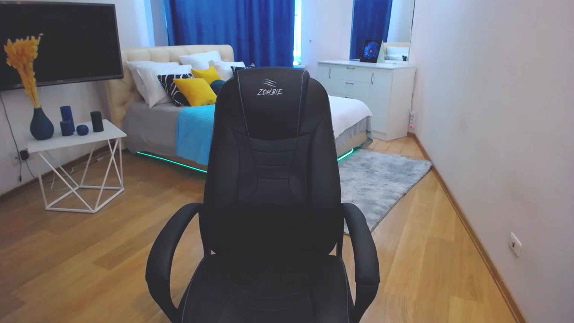 Gallery image thumbnail from AdmireMyEyes's myfreecams stream on, 05/29/2023, 07:27 image 6 of 20