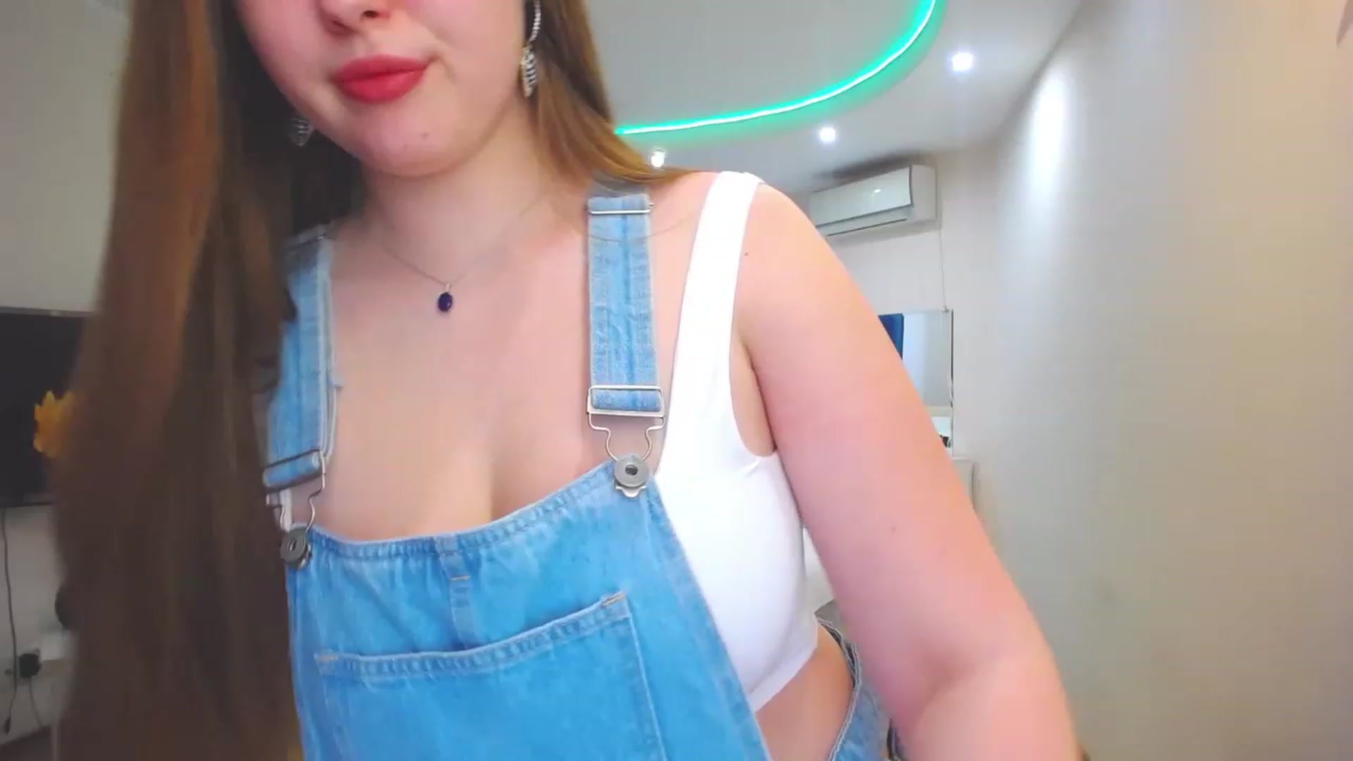 Gallery image thumbnail from AdmireMyEyes's myfreecams stream on, 05/29/2023, 07:27 image 11 of 20