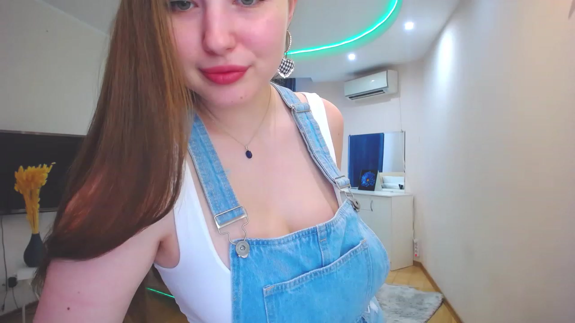 Gallery image thumbnail from AdmireMyEyes's myfreecams stream on, 05/29/2023, 07:27 image 14 of 20